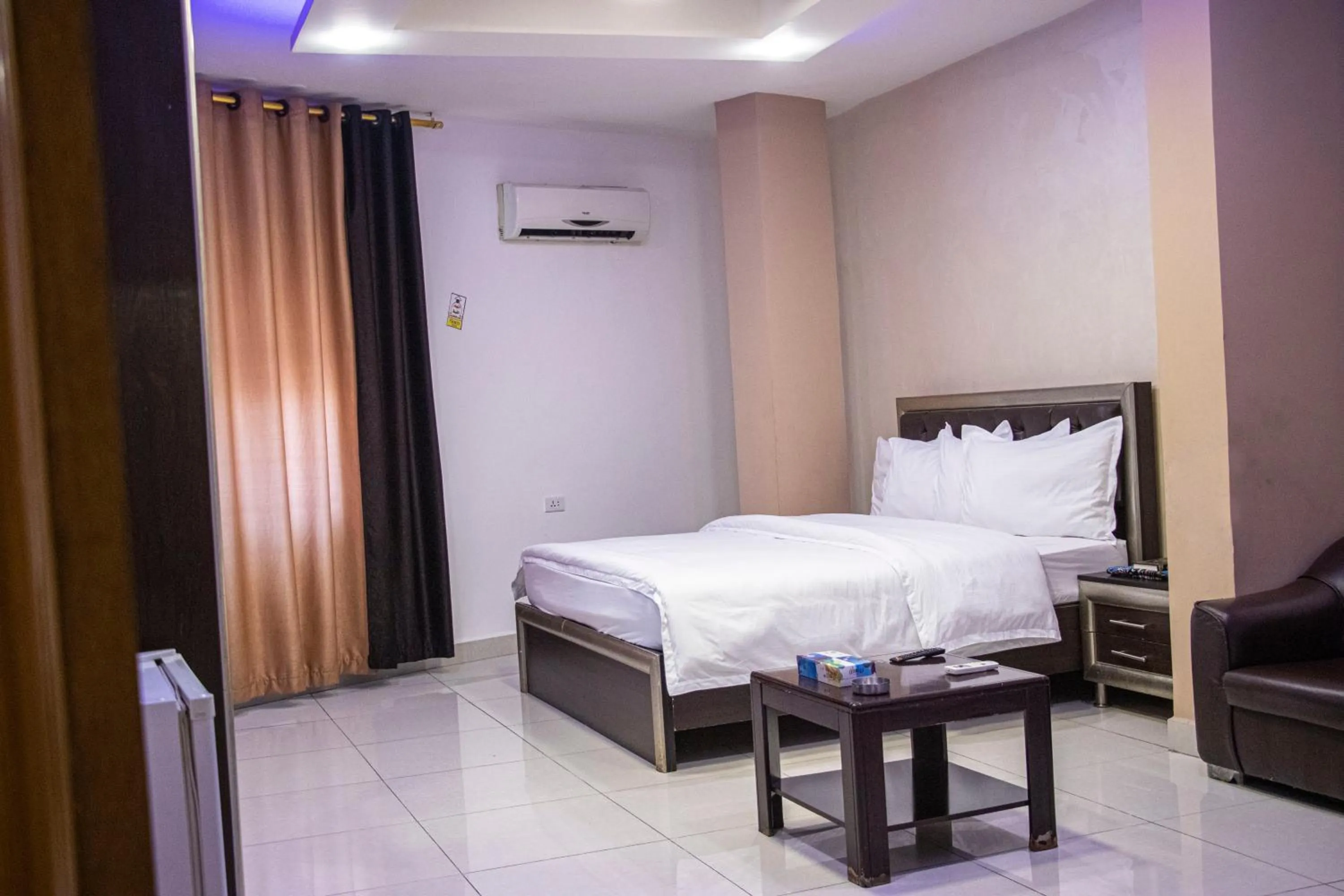 Bed in Sara Crown Hotel