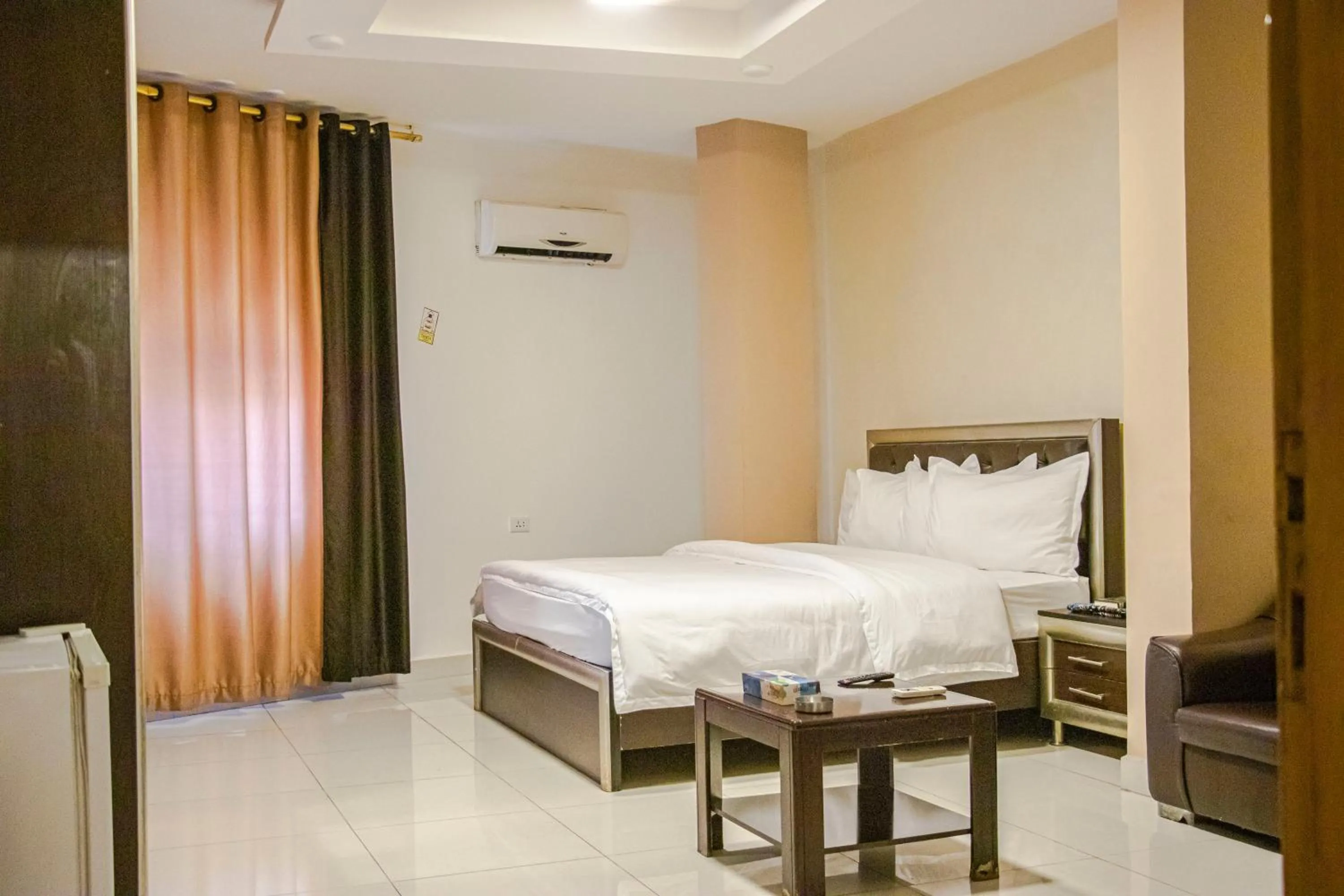 Bed in Sara Crown Hotel