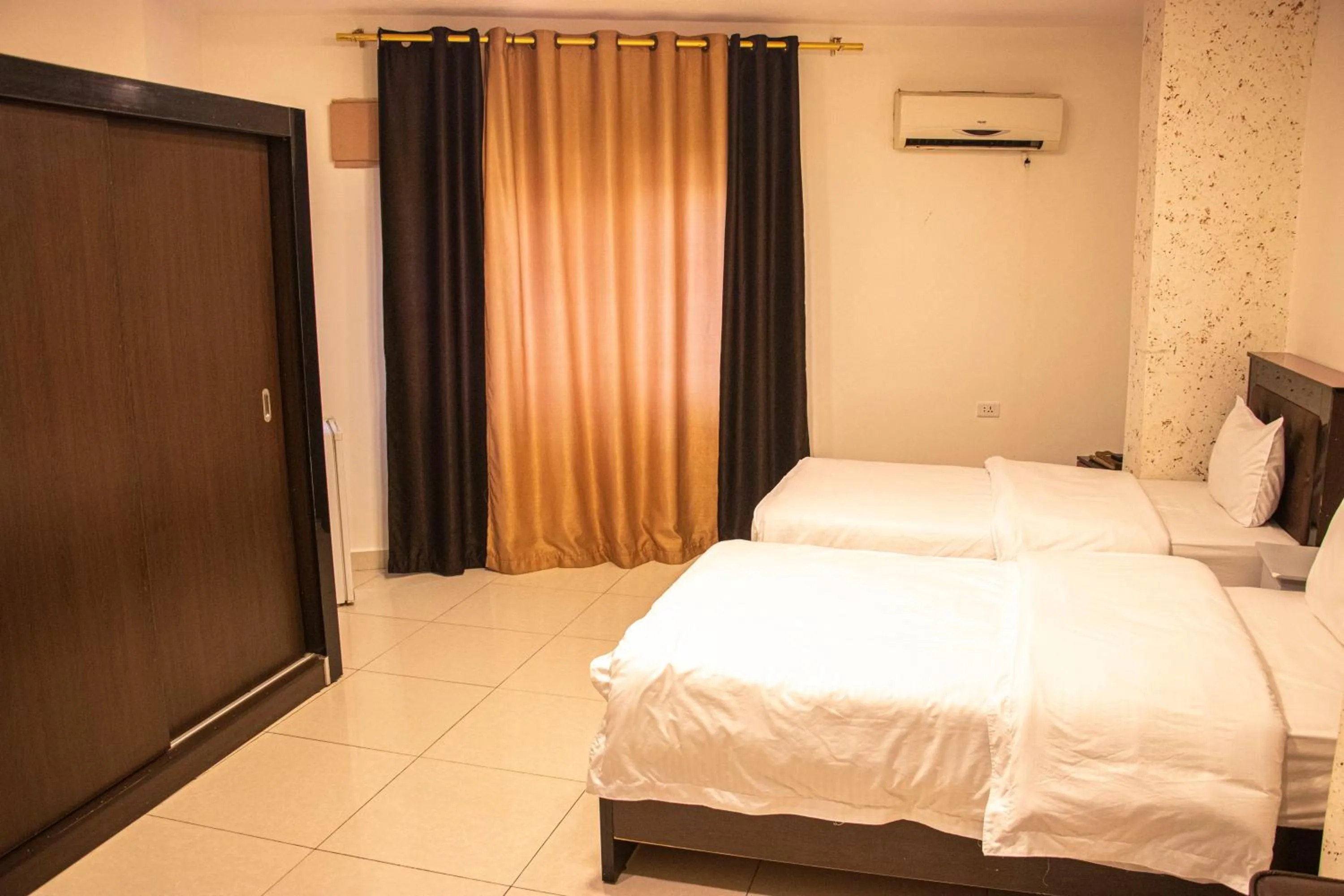 Bed in Sara Crown Hotel