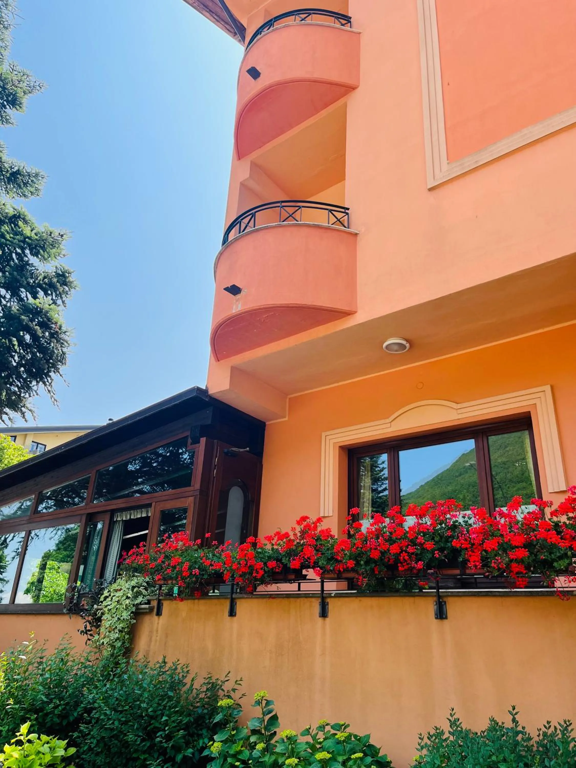 Hotel Ristorante Montenerone Il Poeta