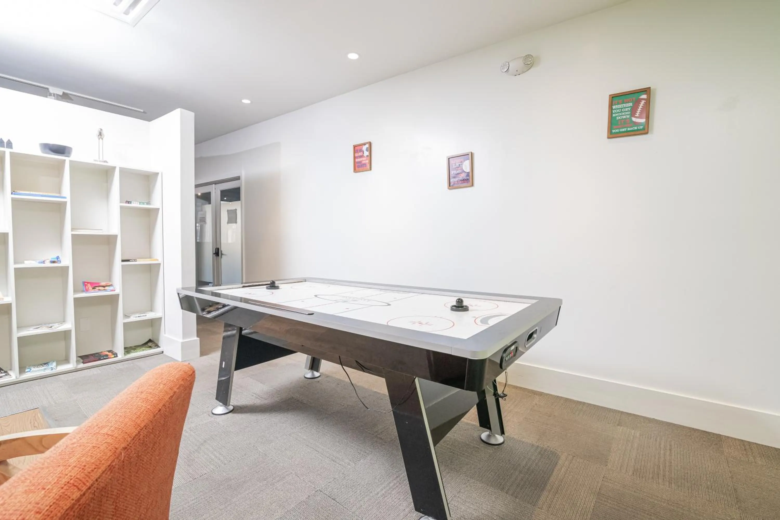 Game Room in Hotel Room Near Disney 4 People