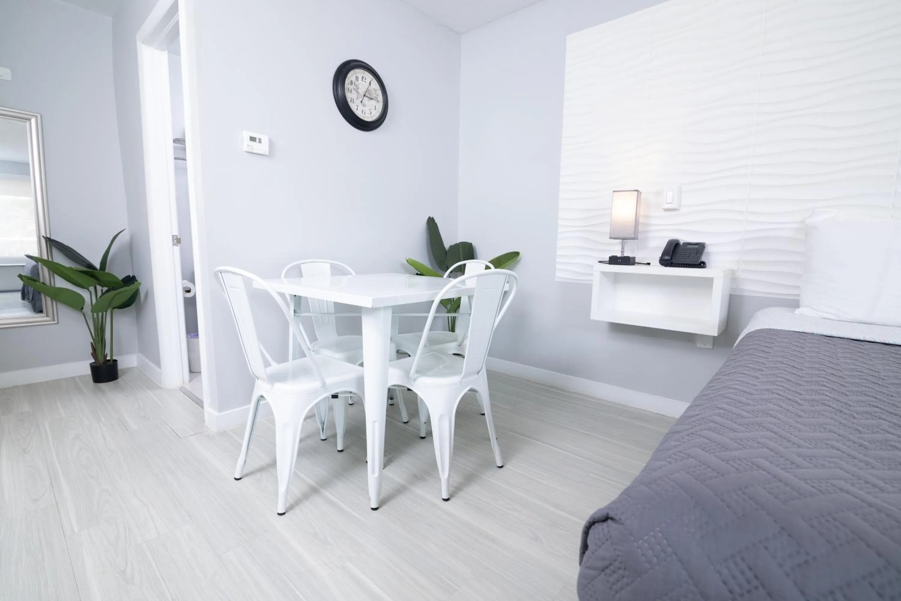 Bedroom, Bed in Hotel Room Near Disney 4 People