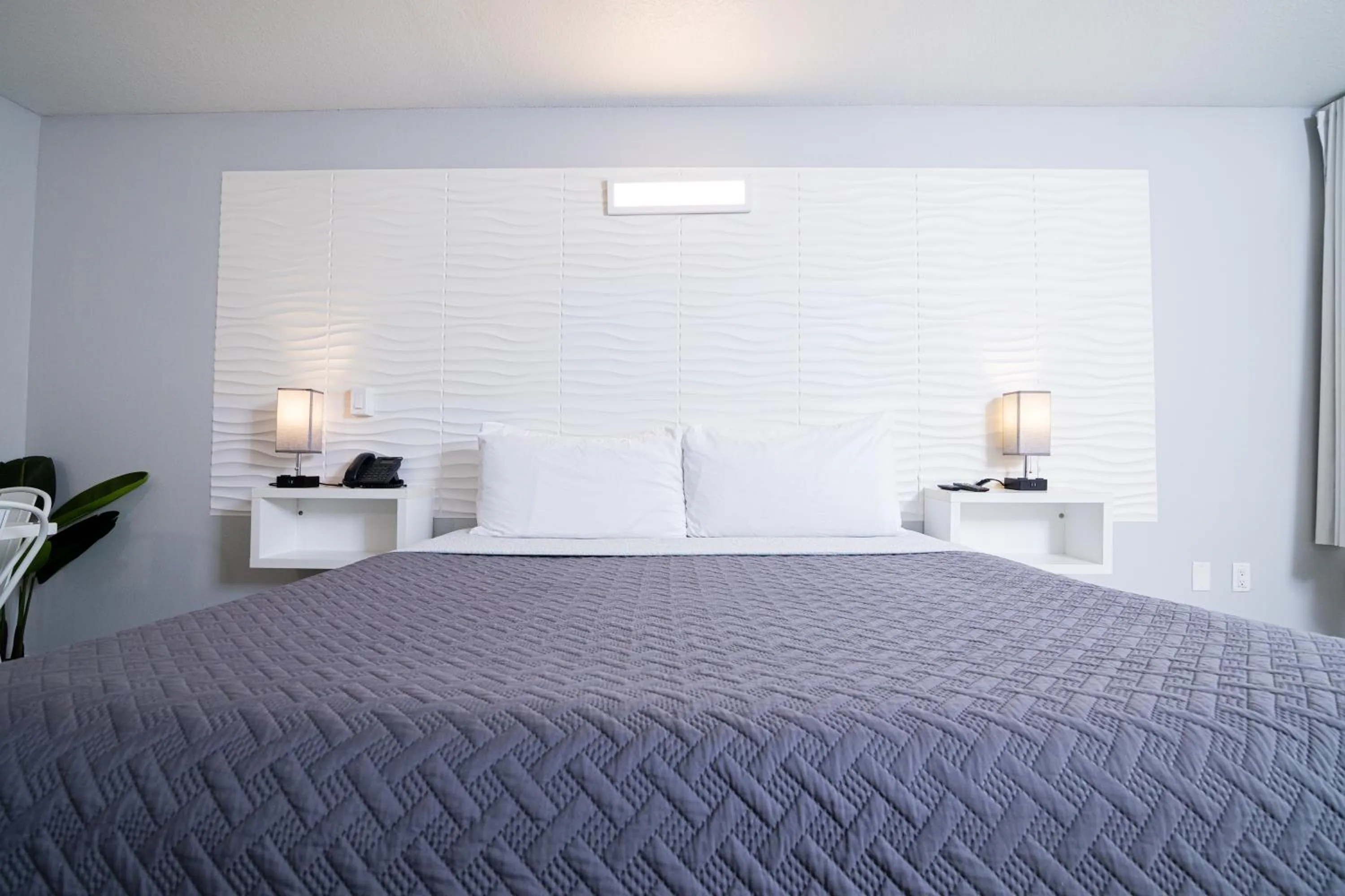 Bedroom, Bed in Hotel Room Near Disney 4 People