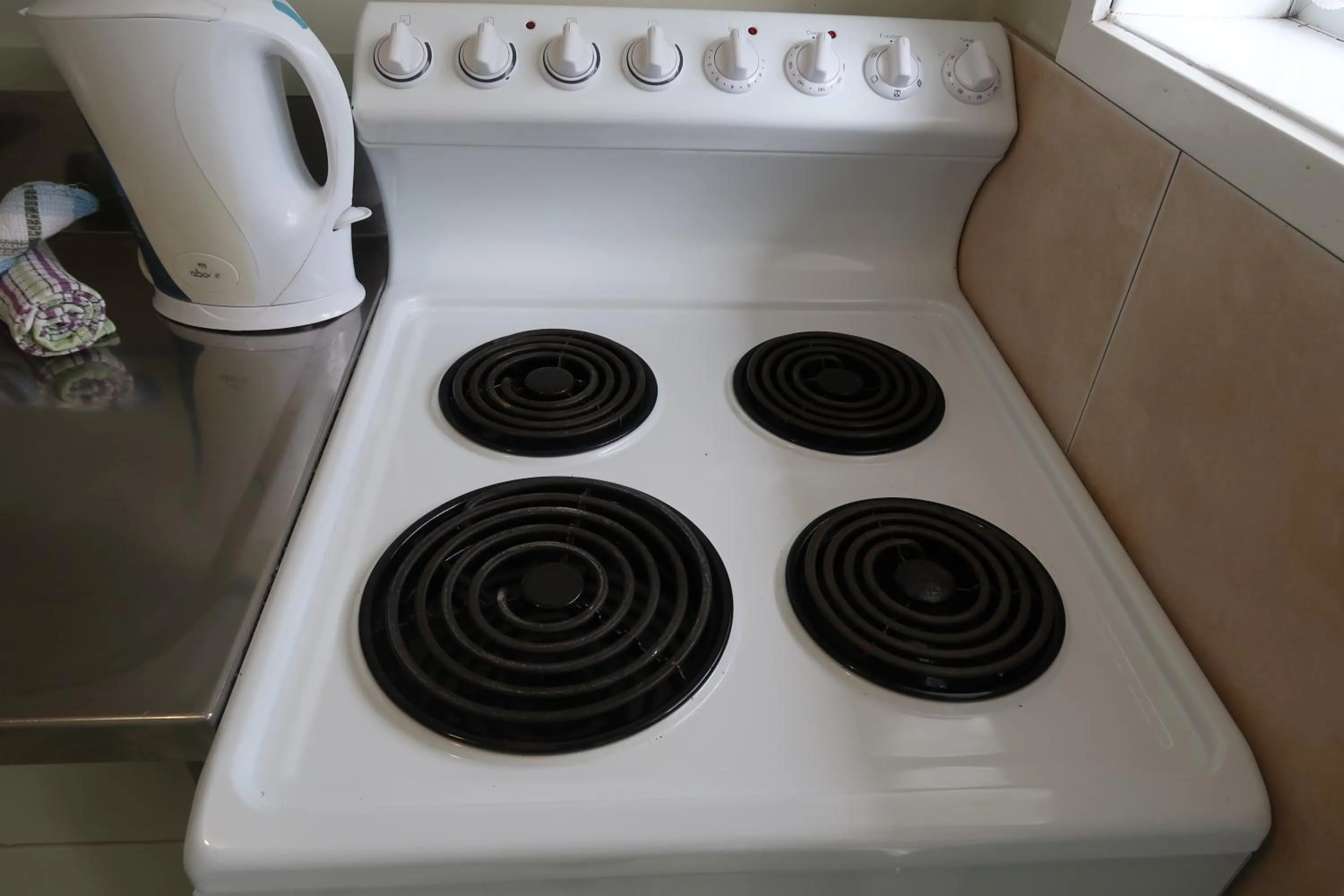 Kitchen or kitchenette in North End Motel
