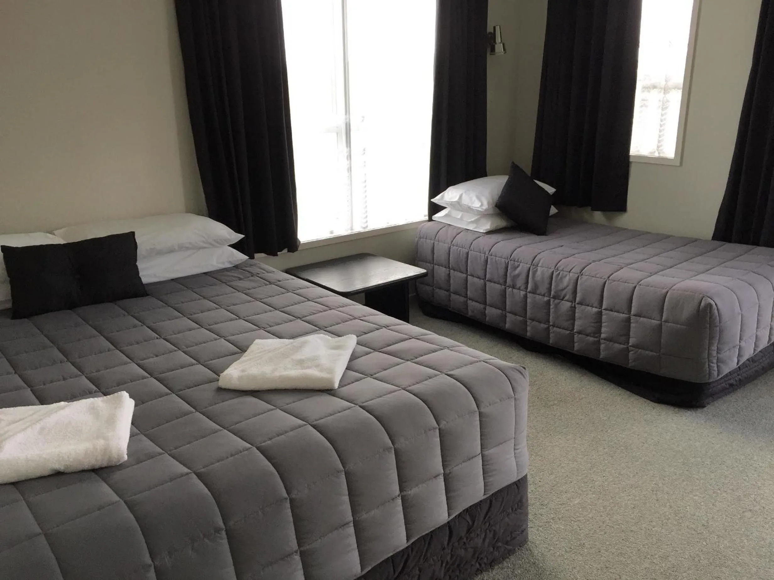 Photo of the whole room, Bed in North End Motel