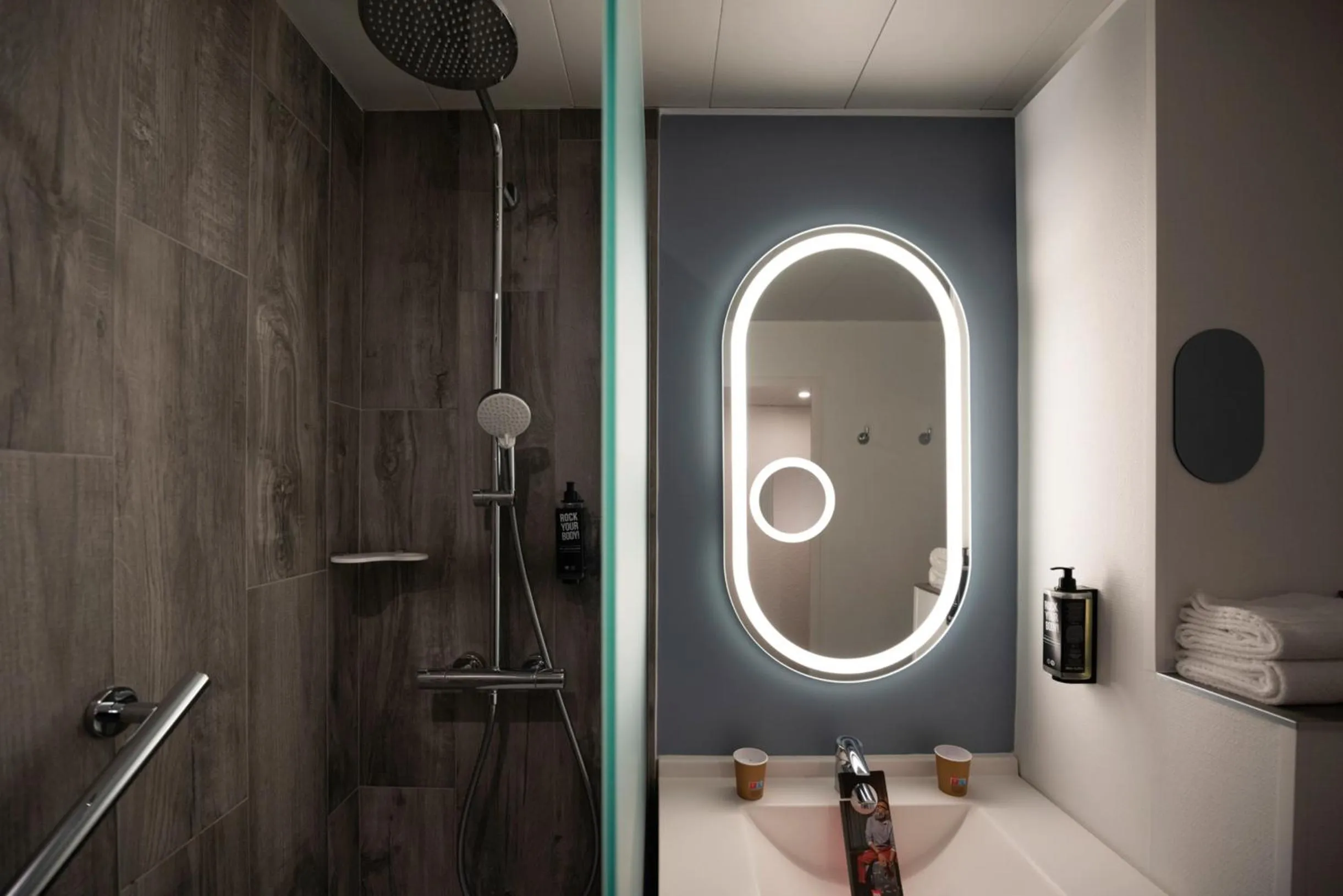 Shower in ibis La Baule Pornichet Plage