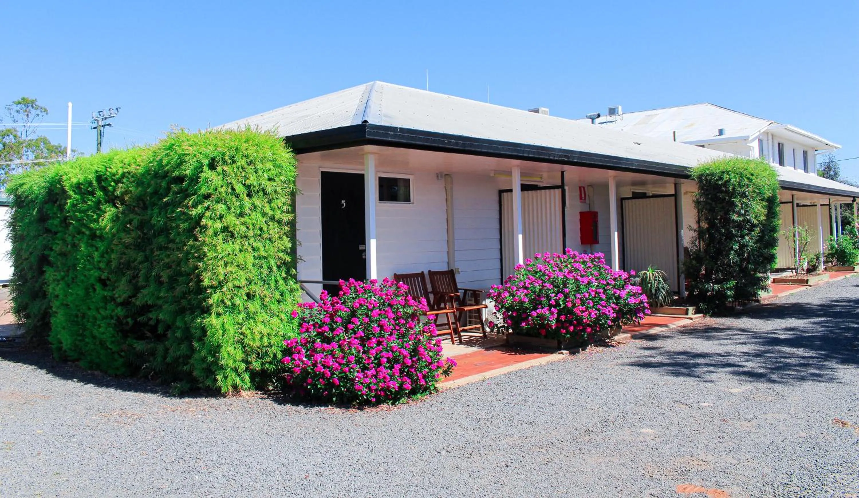 Property building in Warrego Hotel Motel Cunnamulla