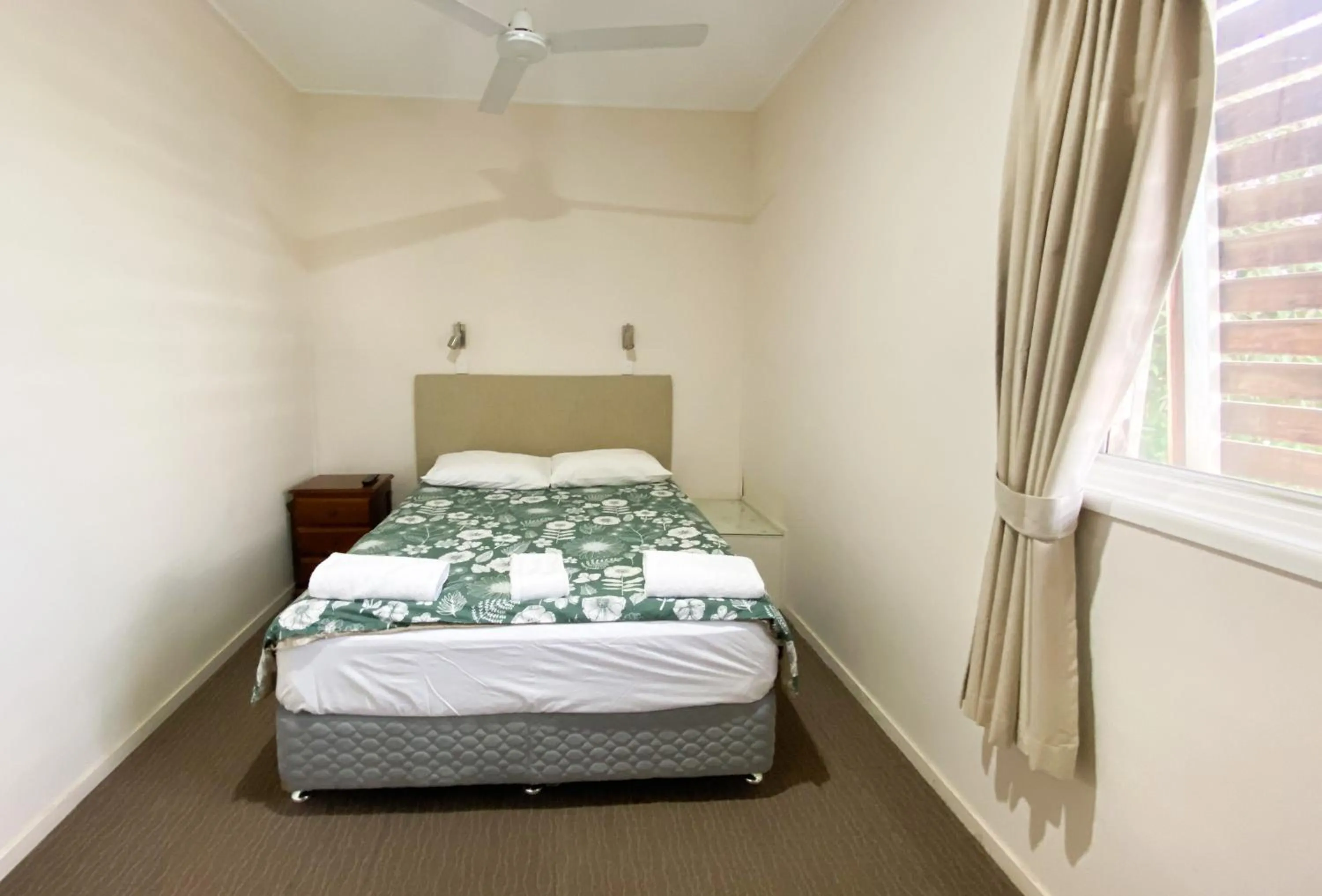Bed in Warrego Hotel Motel Cunnamulla