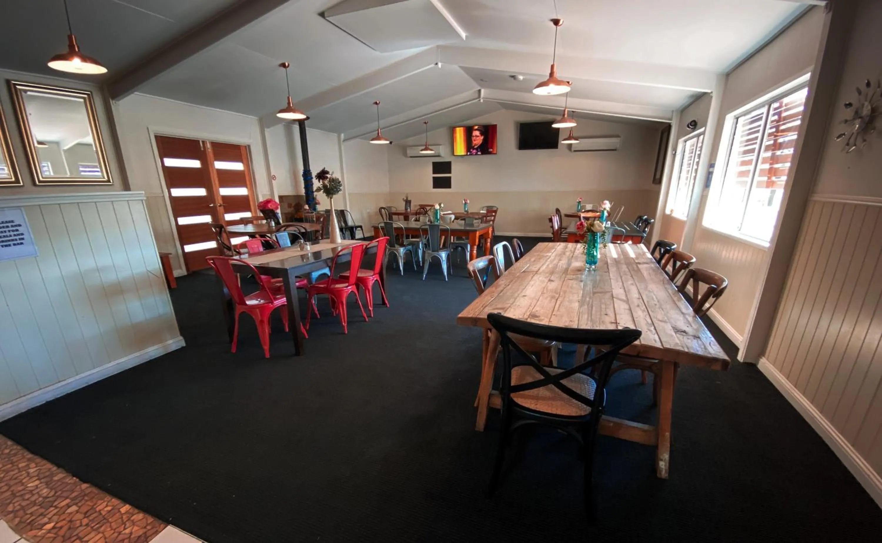 Restaurant/places to eat in Warrego Hotel Motel Cunnamulla