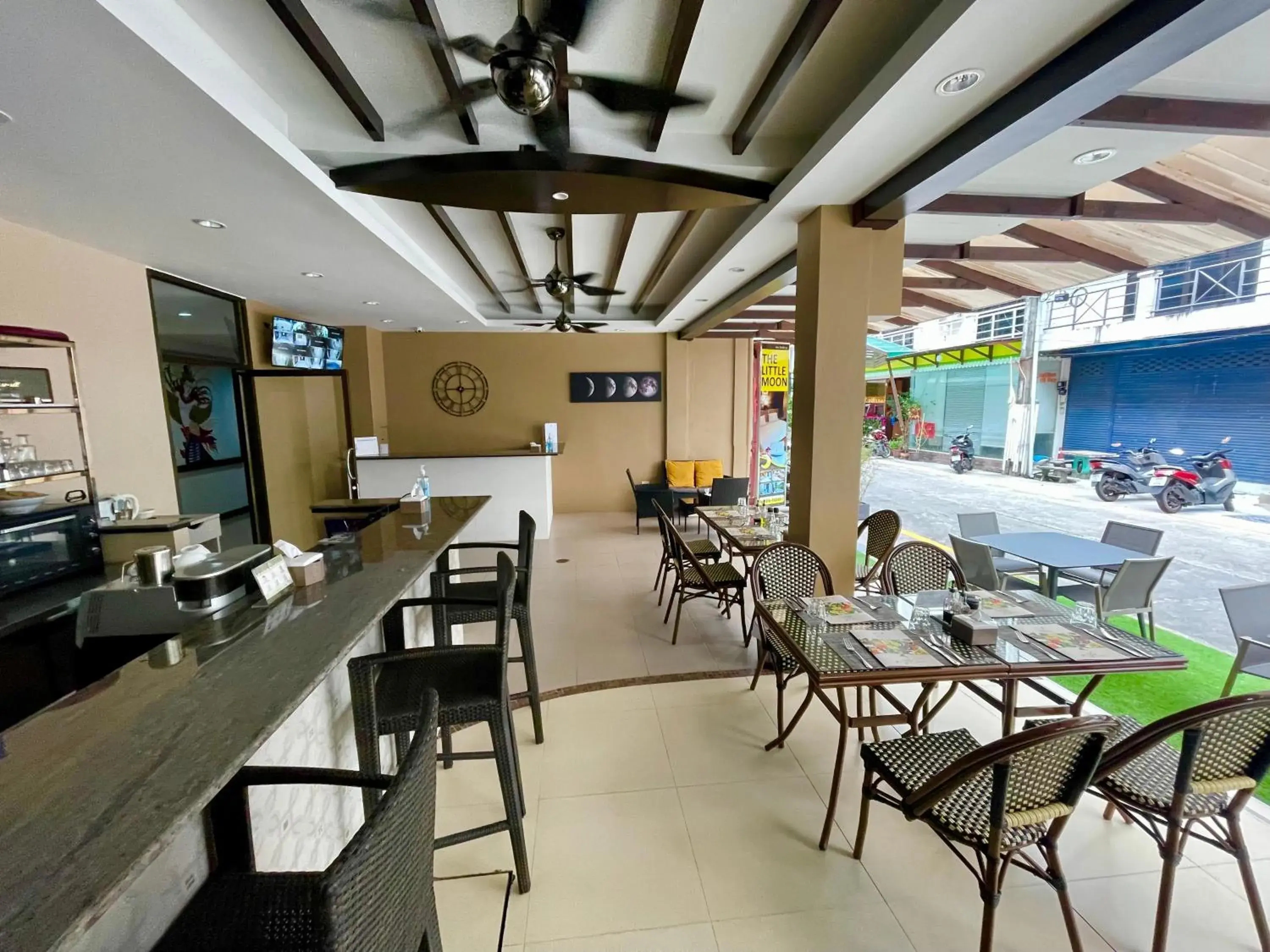 Restaurant/places to eat in The Little Moon Residence Restaurant/places to eat in The Little Moon Residence