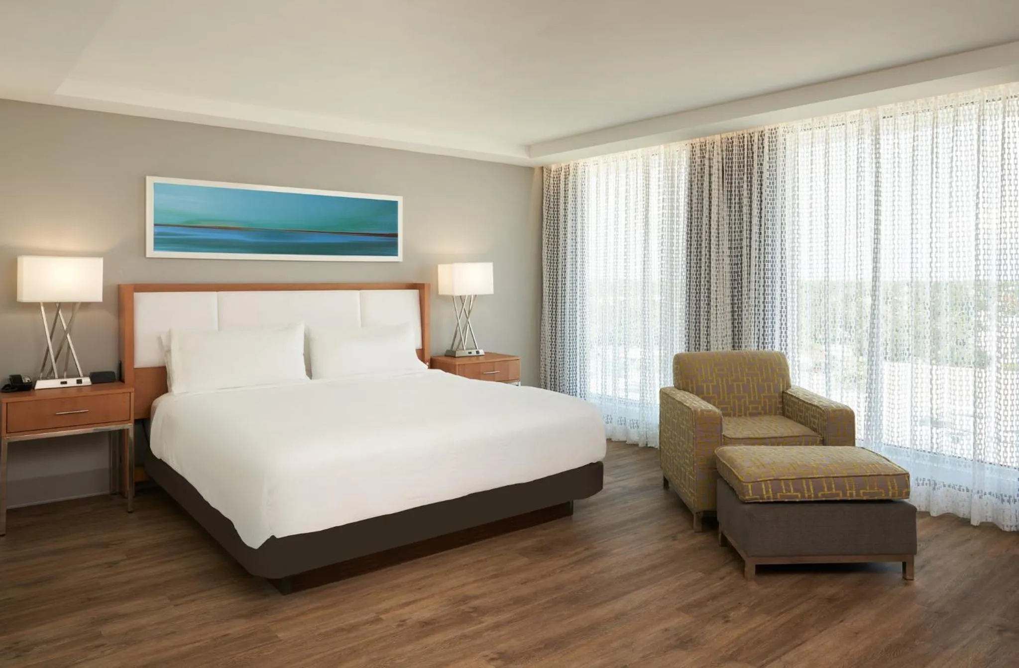 Photo of the whole room, Bed in DoubleTree by Hilton Miami North I-95
