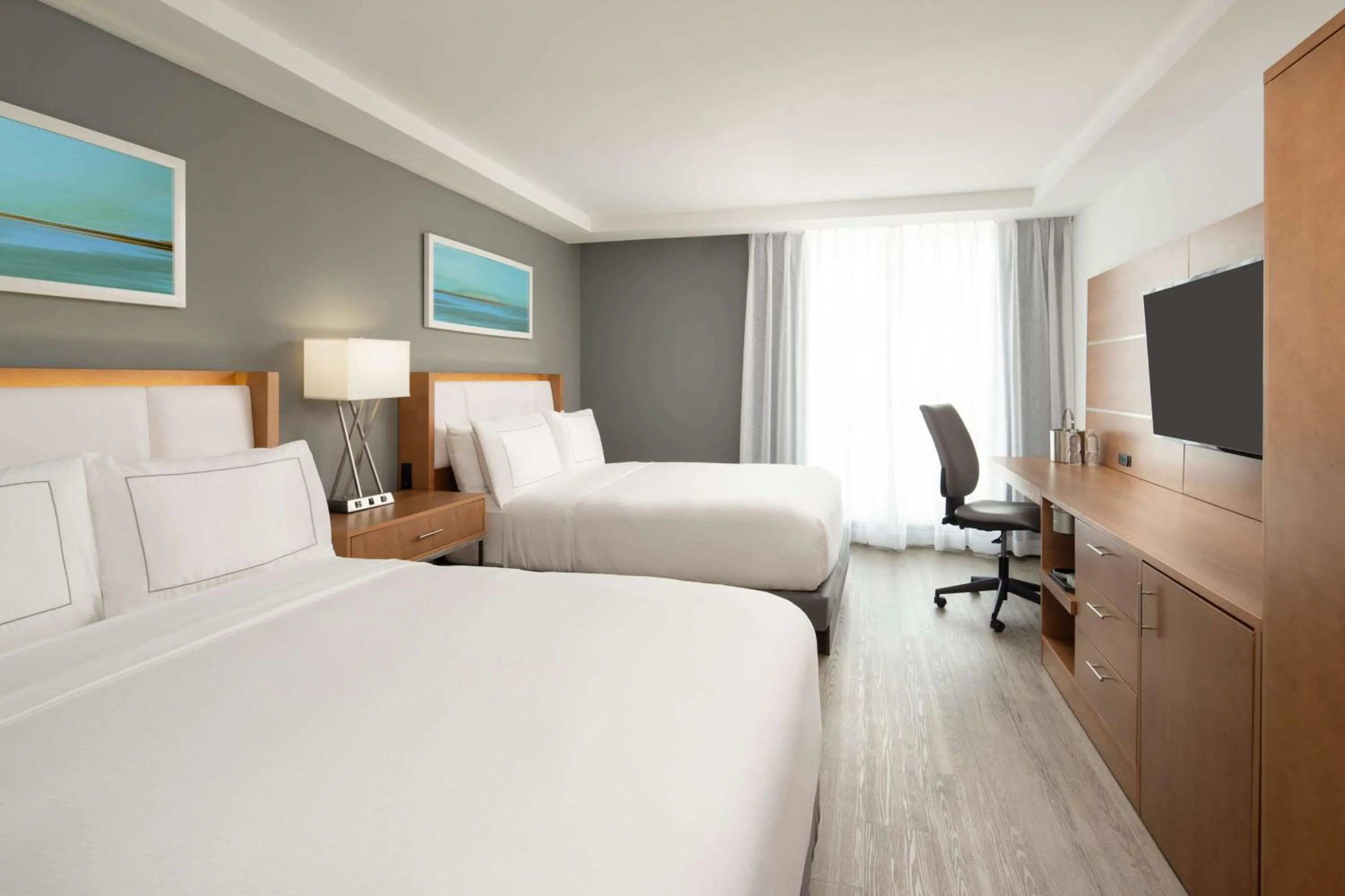 Bed in DoubleTree by Hilton Miami North I-95