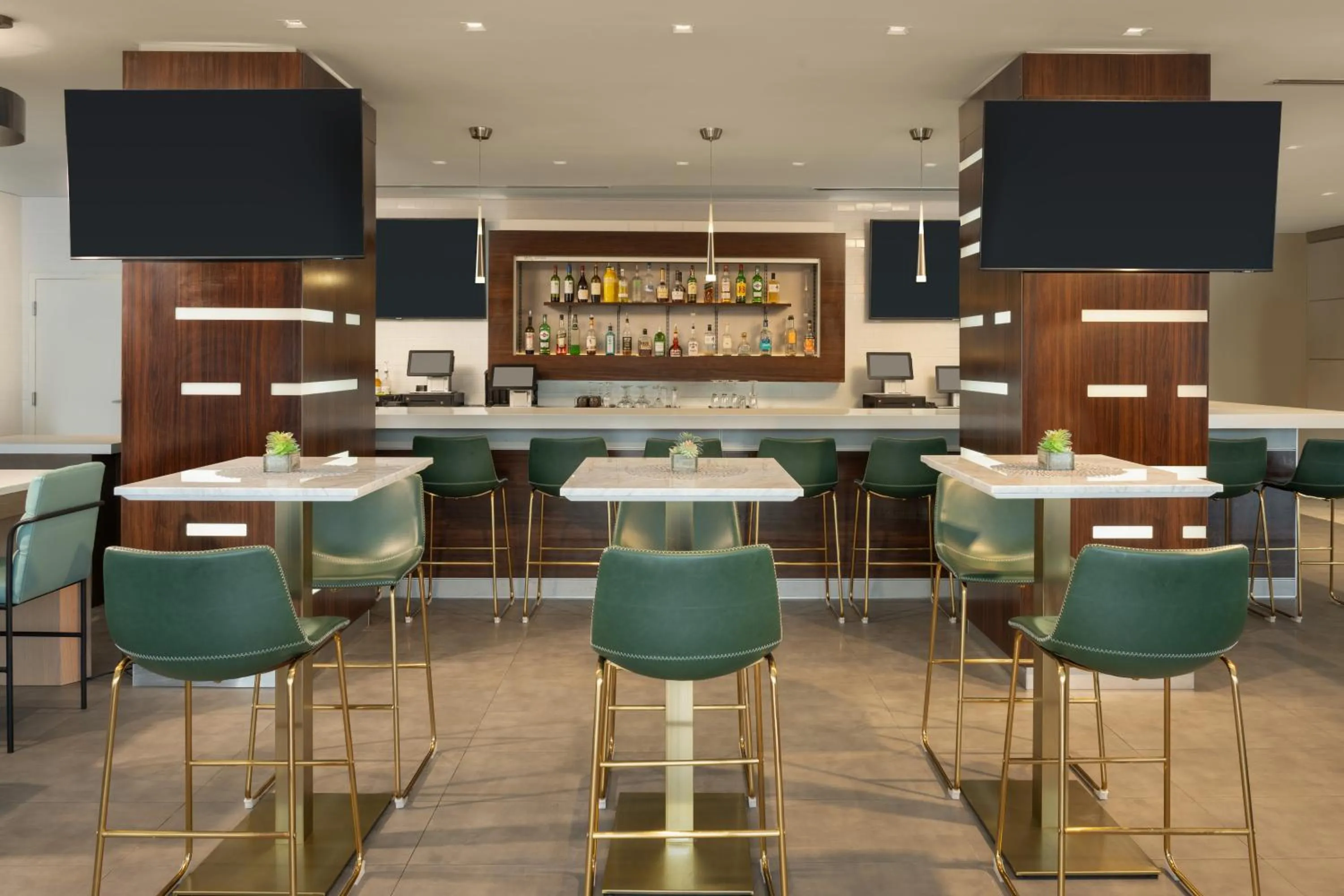 Restaurant/places to eat in DoubleTree by Hilton Miami North I-95