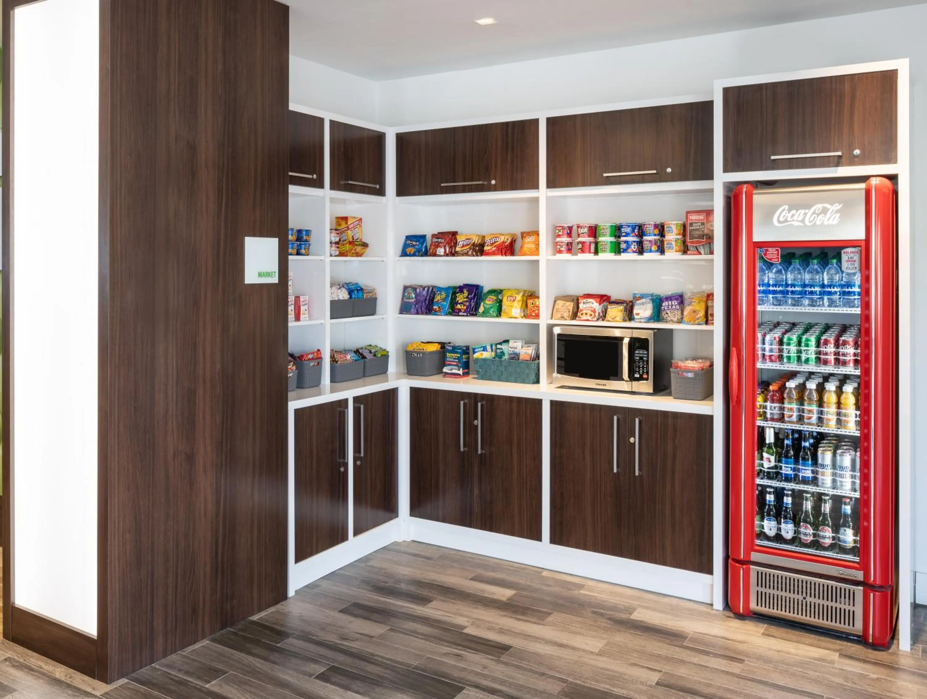 Restaurant/places to eat in DoubleTree by Hilton Miami North I-95