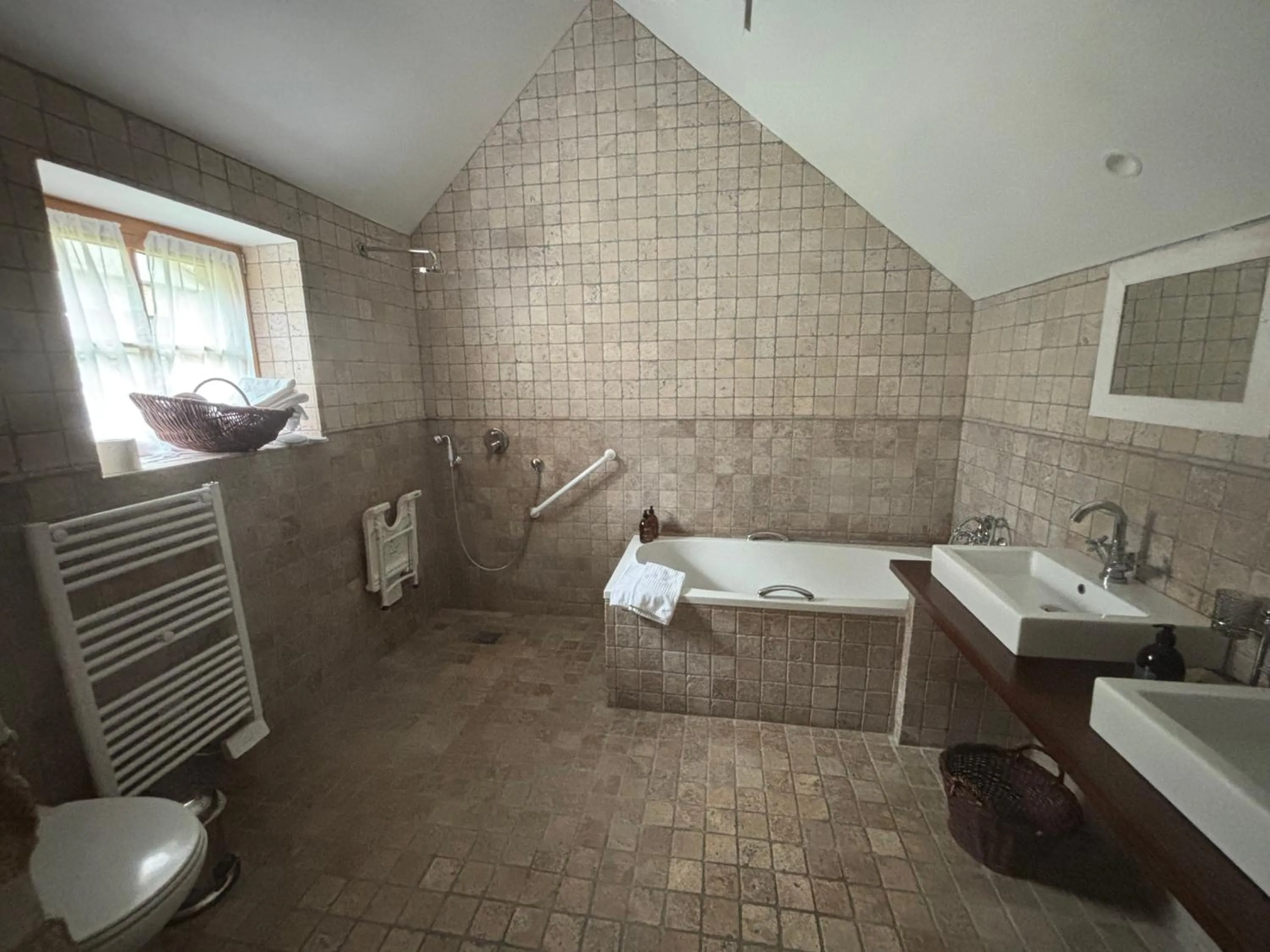 Facility for disabled guests in Manoir Des Douets Fleuris