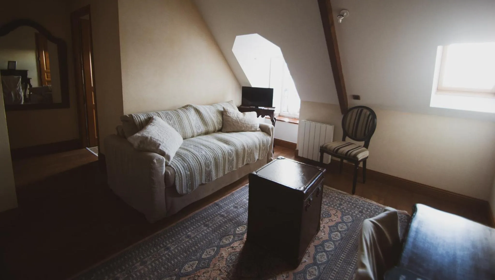 Seating area, Bed in Manoir Des Douets Fleuris