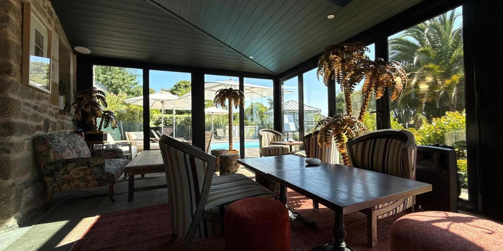 Lounge or bar in Manoir Des Douets Fleuris