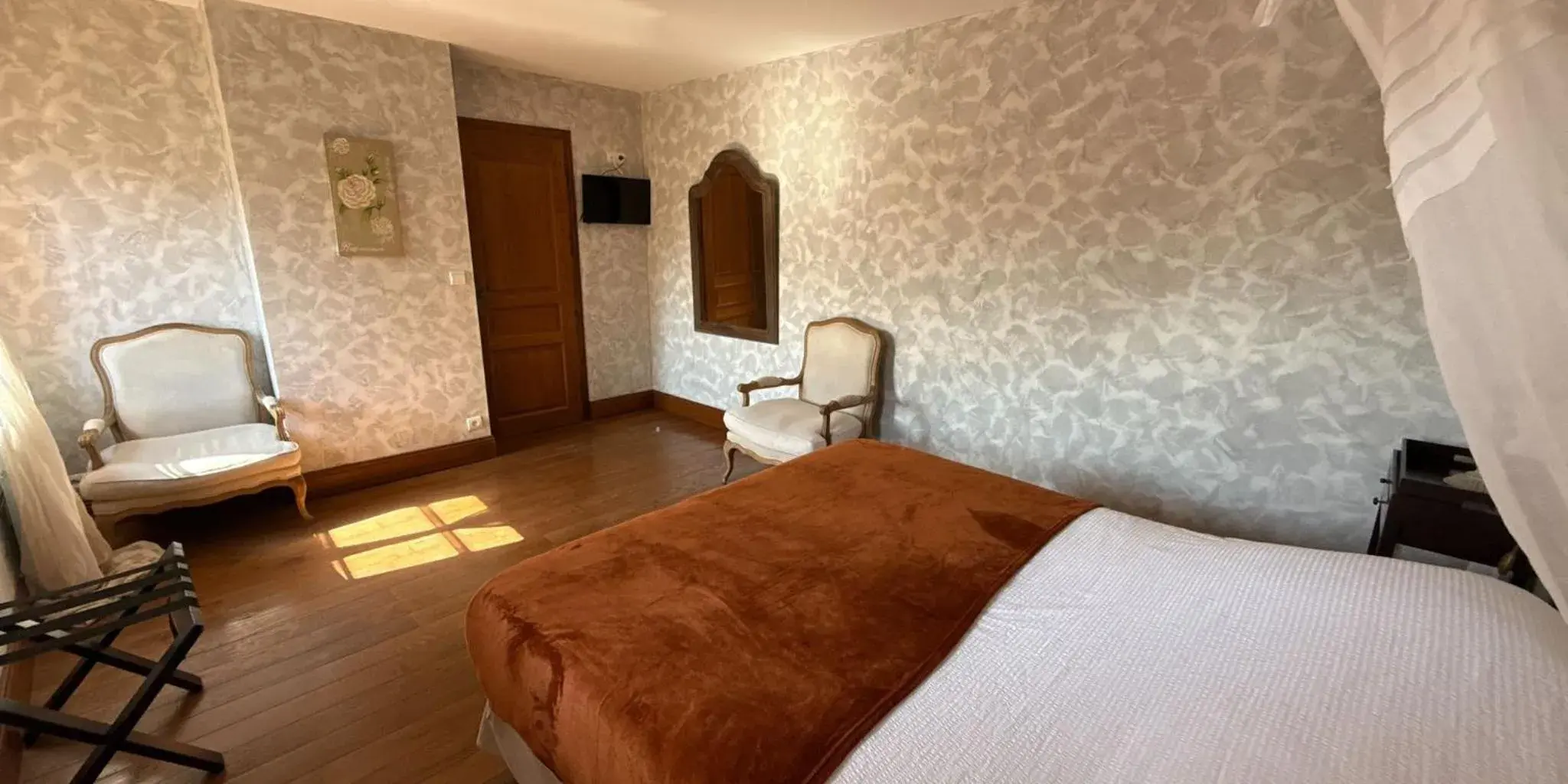 Superior Double Room in Manoir Des Douets Fleuris Superior Double Room in Manoir Des Douets Fleuris