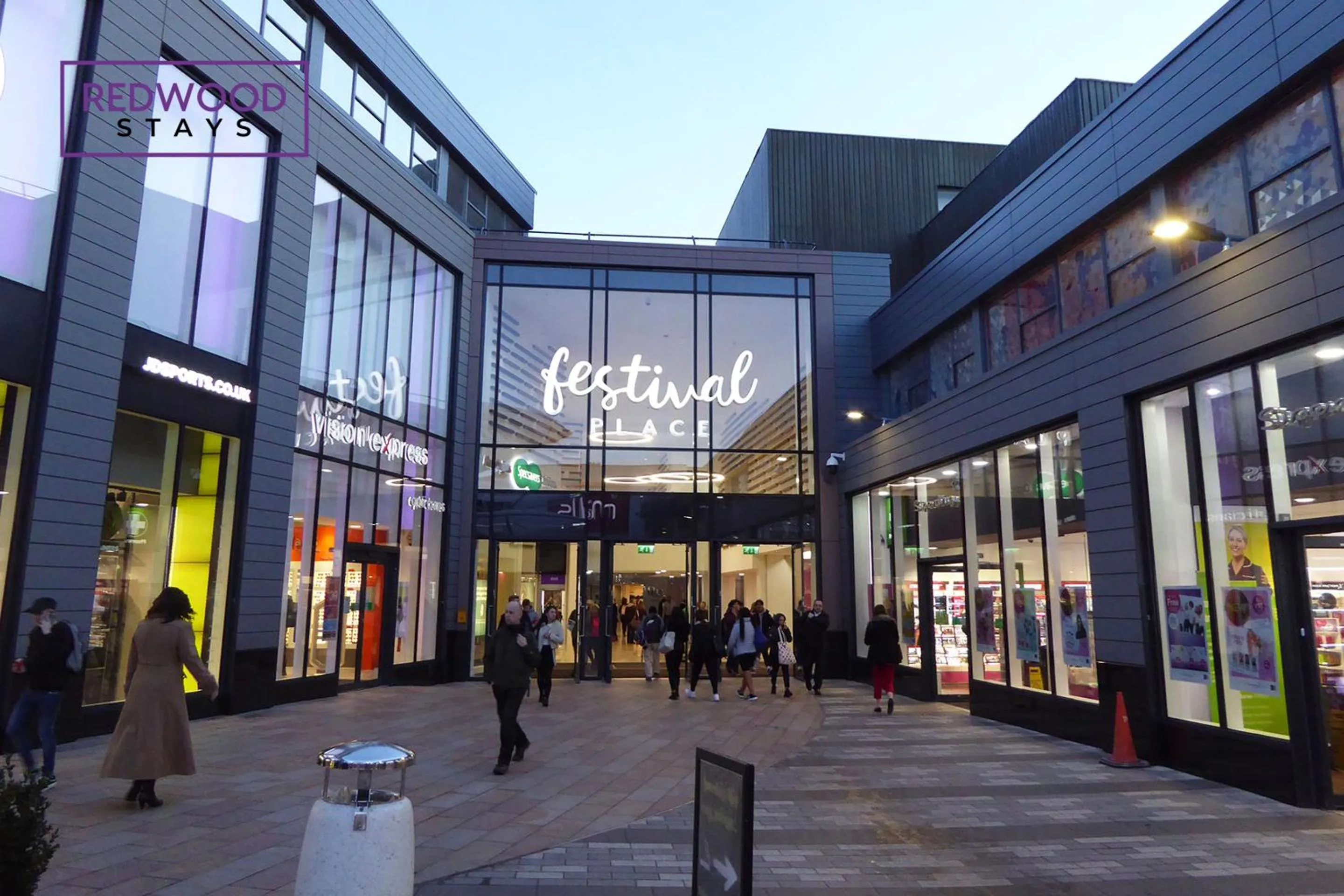 Other in Festival Place, Modern Town Center Apartment, Perfect for Contractors & Families, FREE Parking & WiFi by REDWOOD STAYS