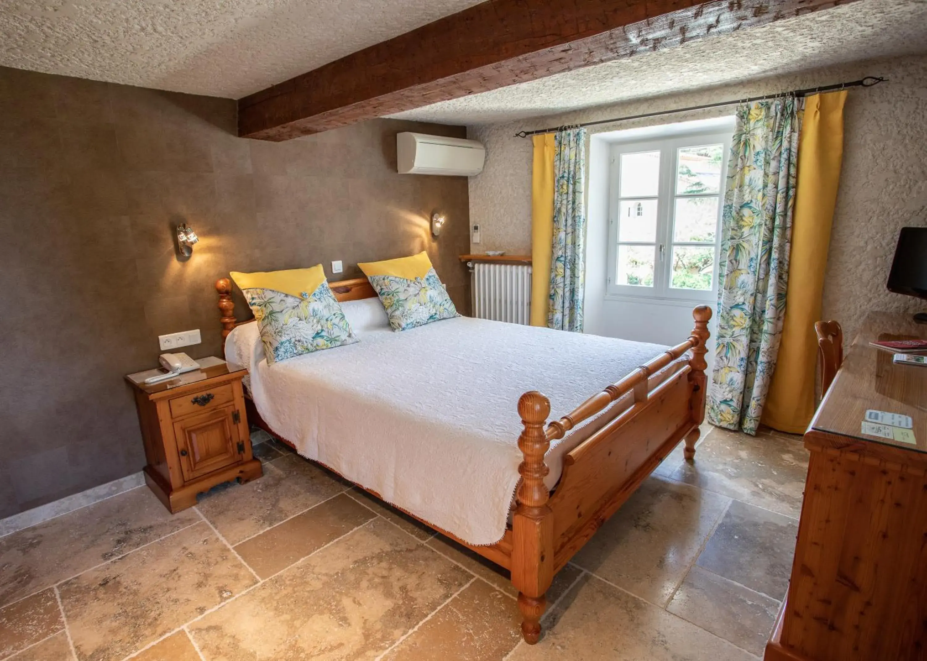 Single Room with Garden View - single occupancy in L' Escapade Hôtel & Restaurant Single Room with Garden View - single occupancy in L' Escapade Hôtel & Restaurant