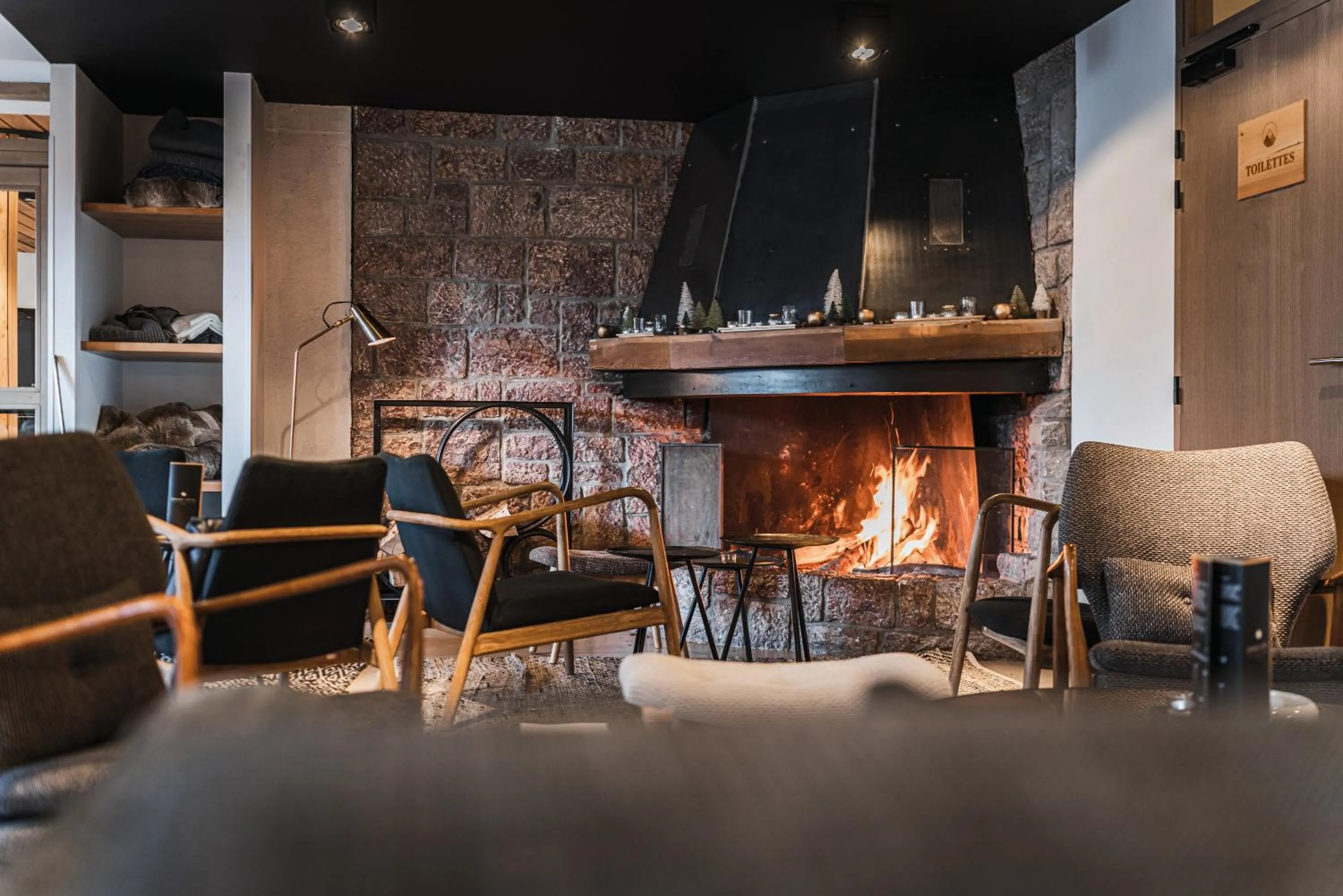 Lounge or bar in Grand Hôtel & Spa NUXE Serre Chevalier