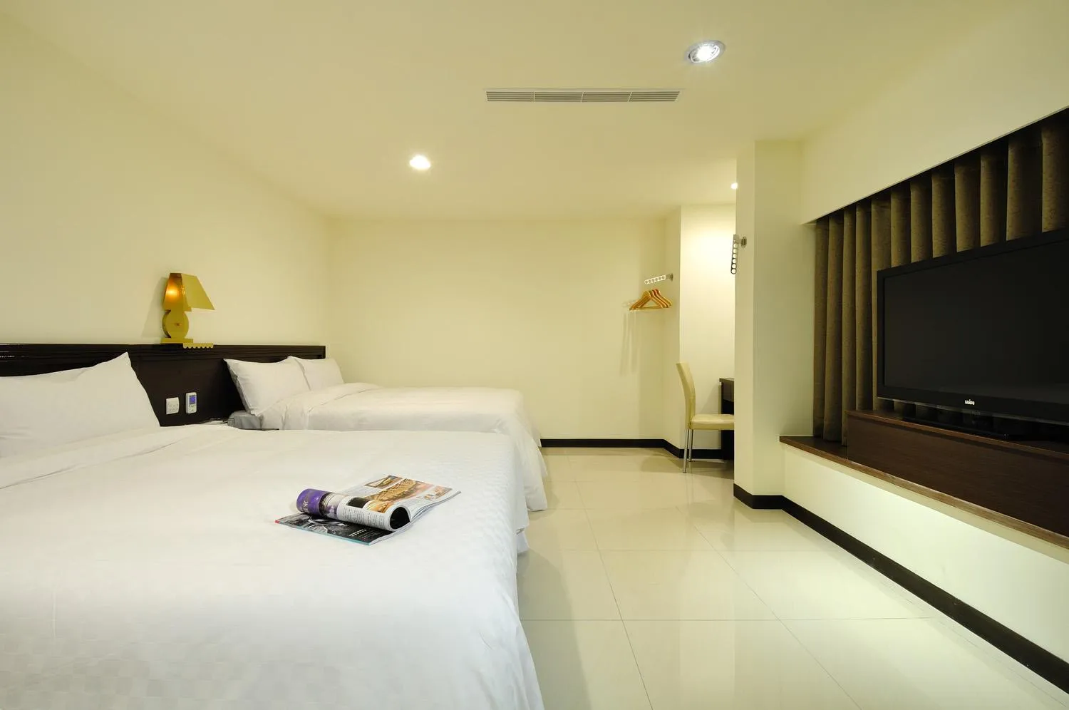 Photo of the whole room, Bed in 安可旅店 Bravo Hotel