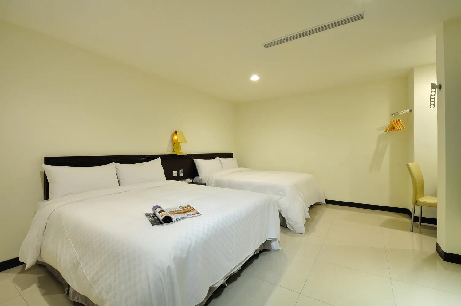 Photo of the whole room, Bed in 安可旅店 Bravo Hotel