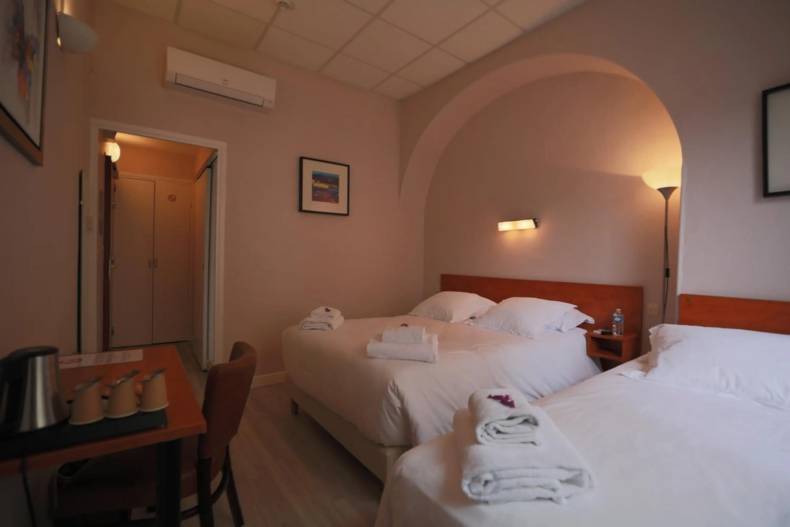 Bed in Hotel Wilson Square