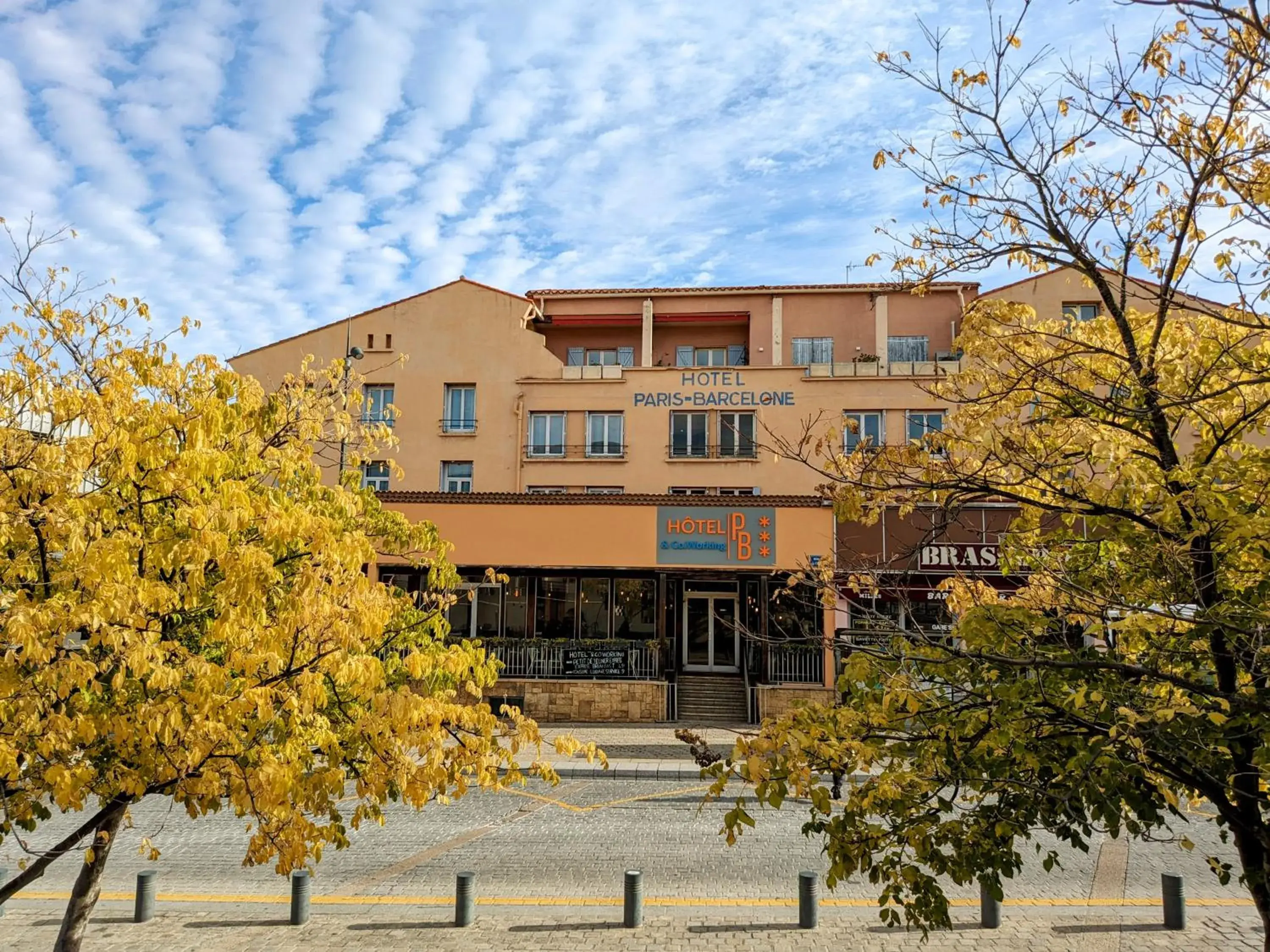 Property building in Hôtel PB - Paris-Barcelone Property building in Hôtel PB - Paris-Barcelone