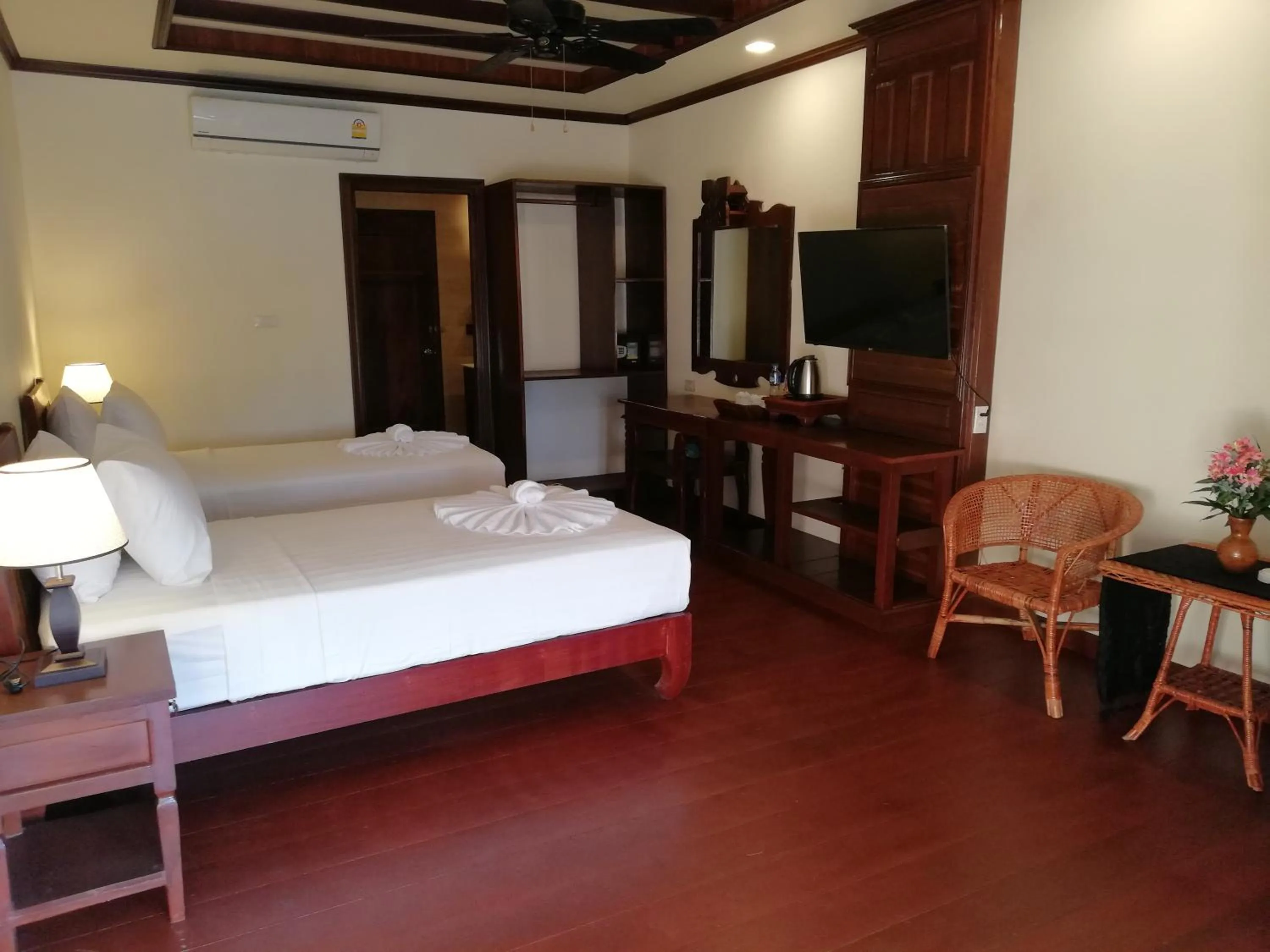 Bathroom, Bed in Sengahloune Resort