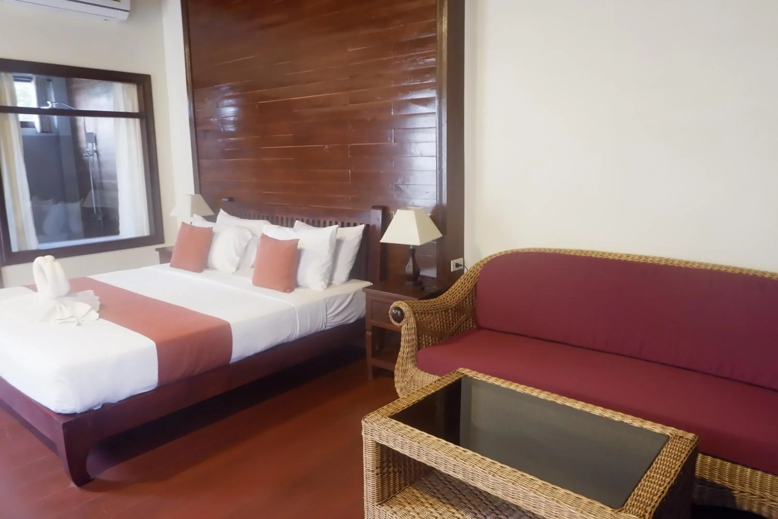 Photo of the whole room, Bed in Sengahloune Resort