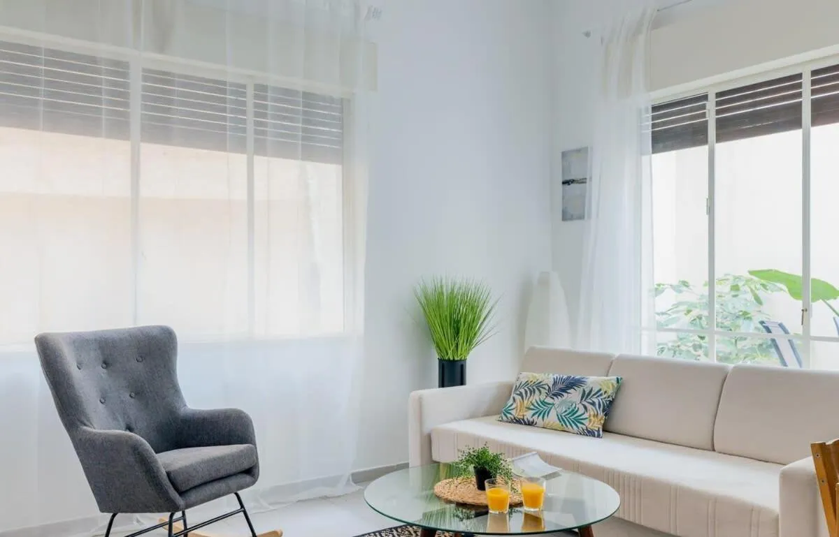 Modern Apartment w/ Garden 2 min from the Beach