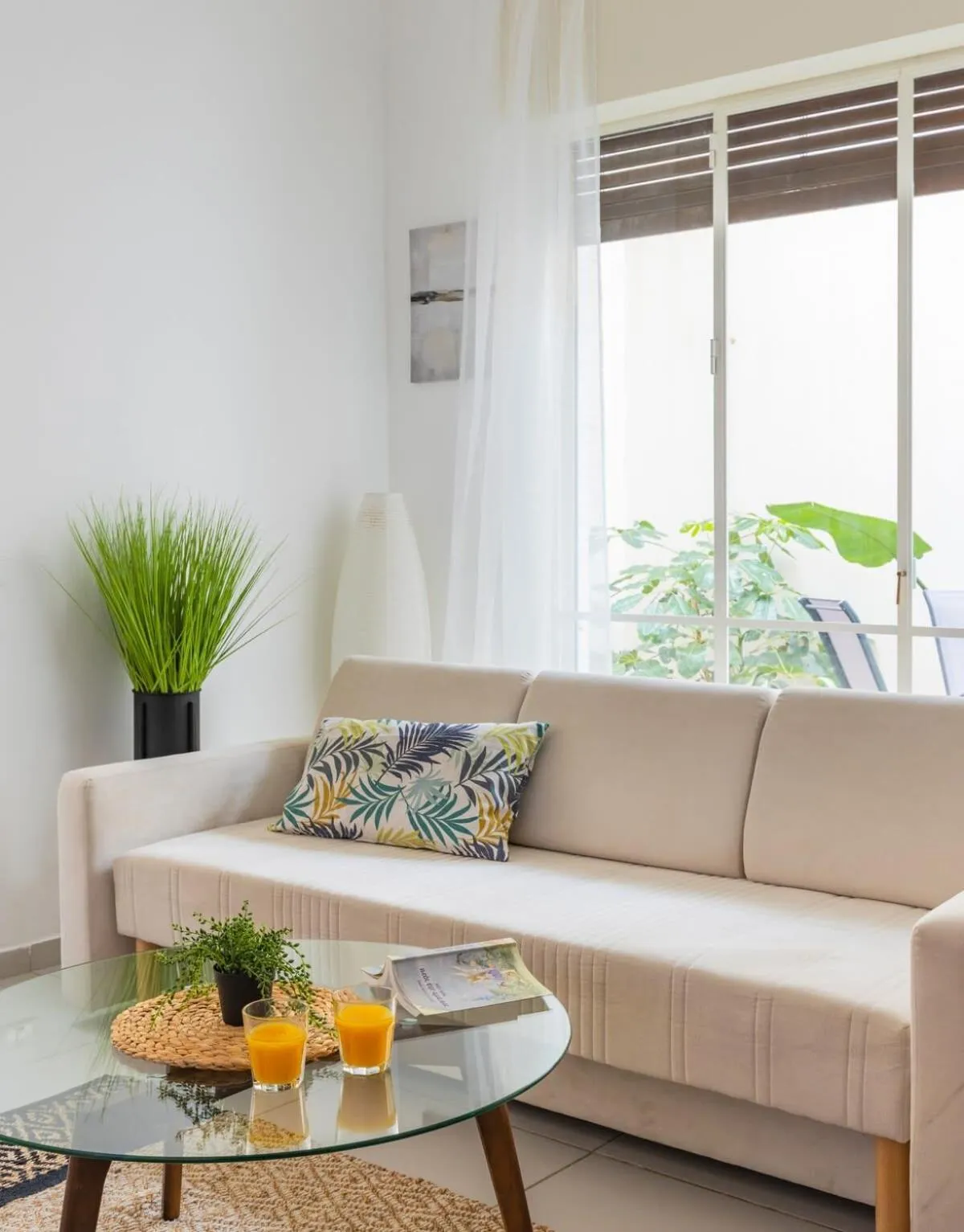 Modern Apartment w/ Garden 2 min from the Beach