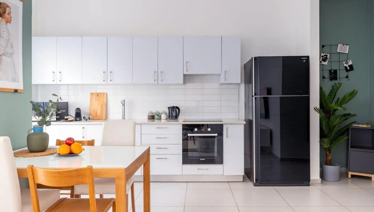 Modern Apartment w/ Garden 2 min from the Beach