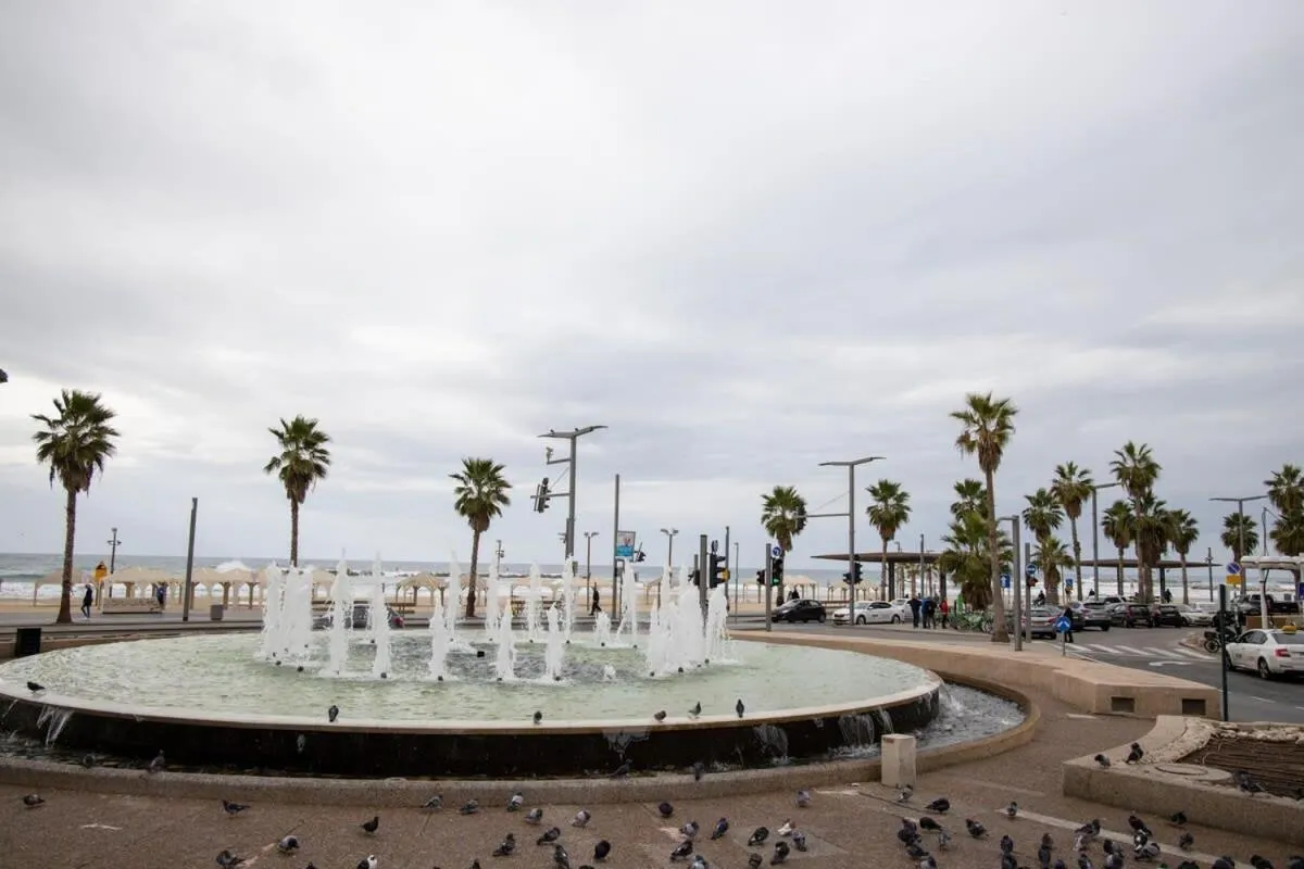 Modern Apartment w/ Garden 2 min from the Beach