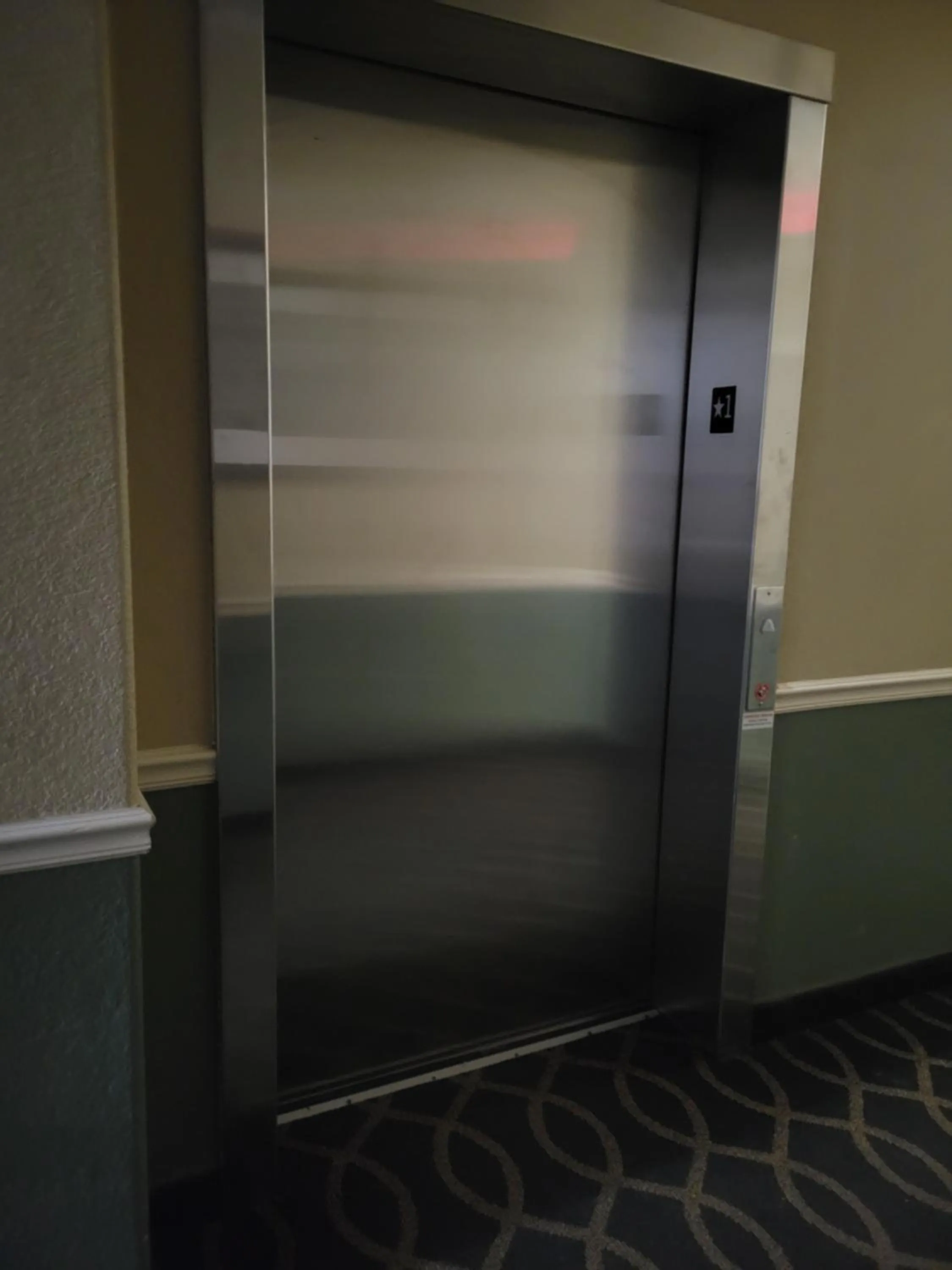 elevator in Cotulla Whitten Inn