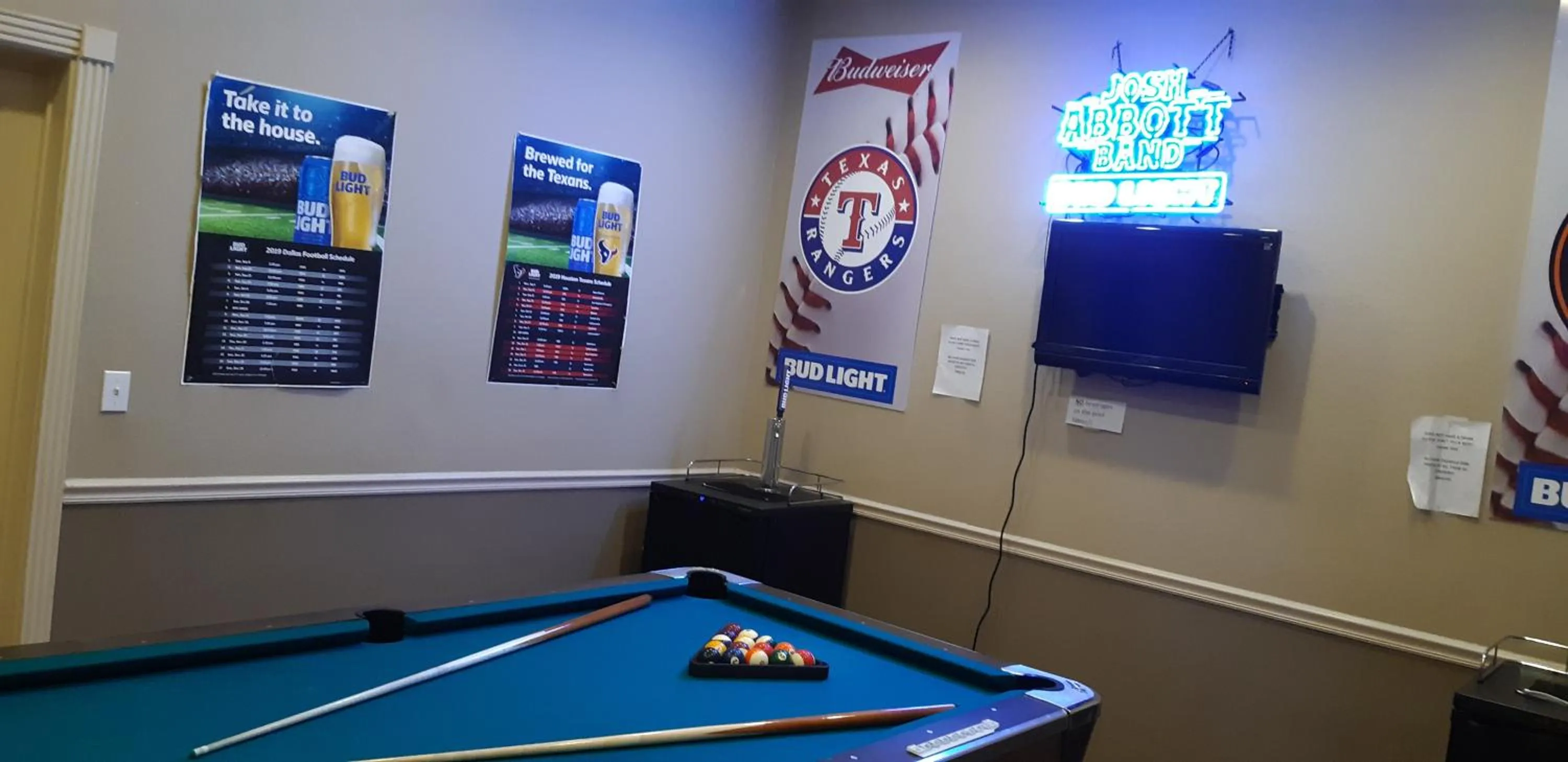Billiard in Cotulla Whitten Inn