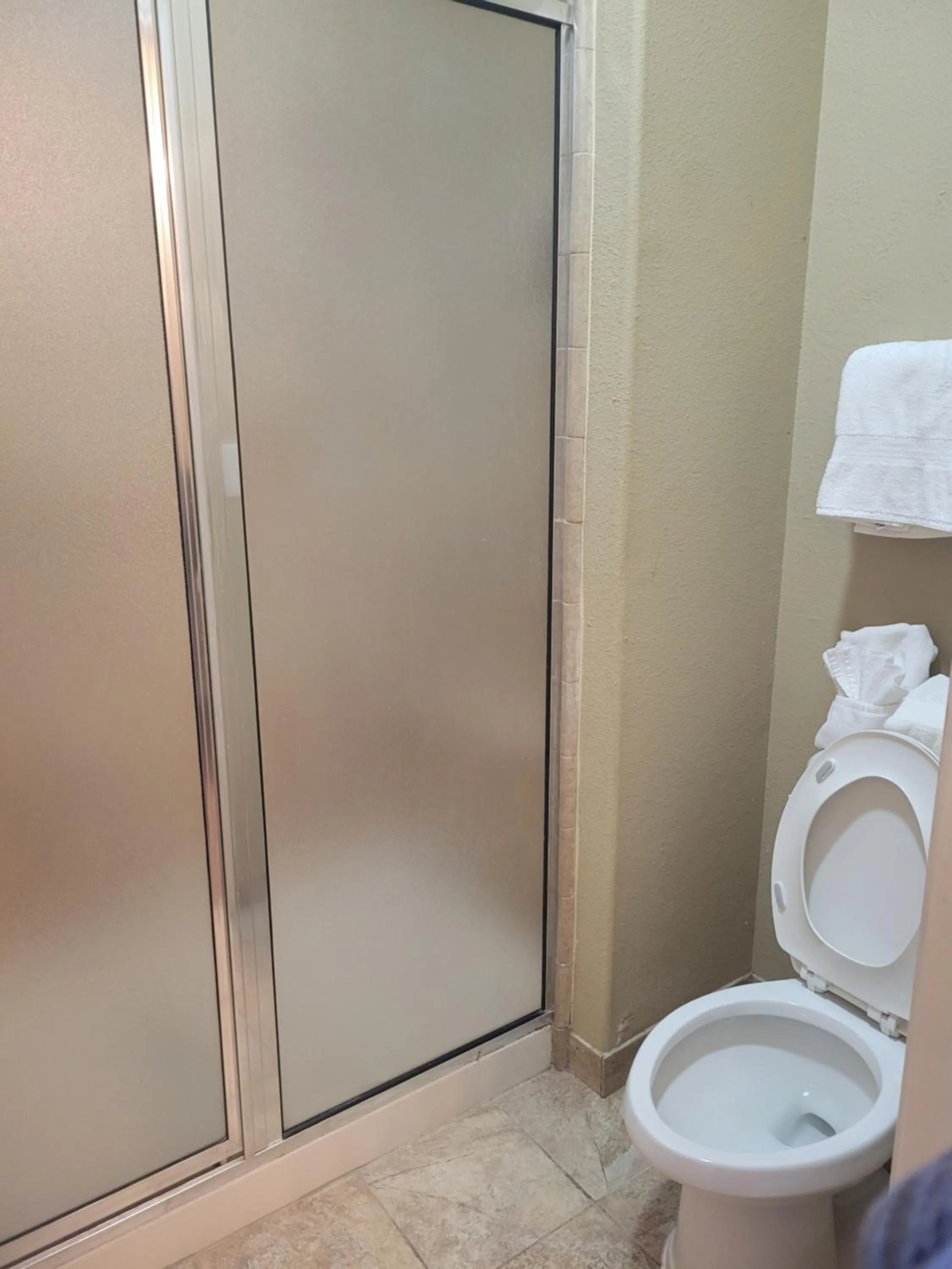 Toilet in Cotulla Whitten Inn