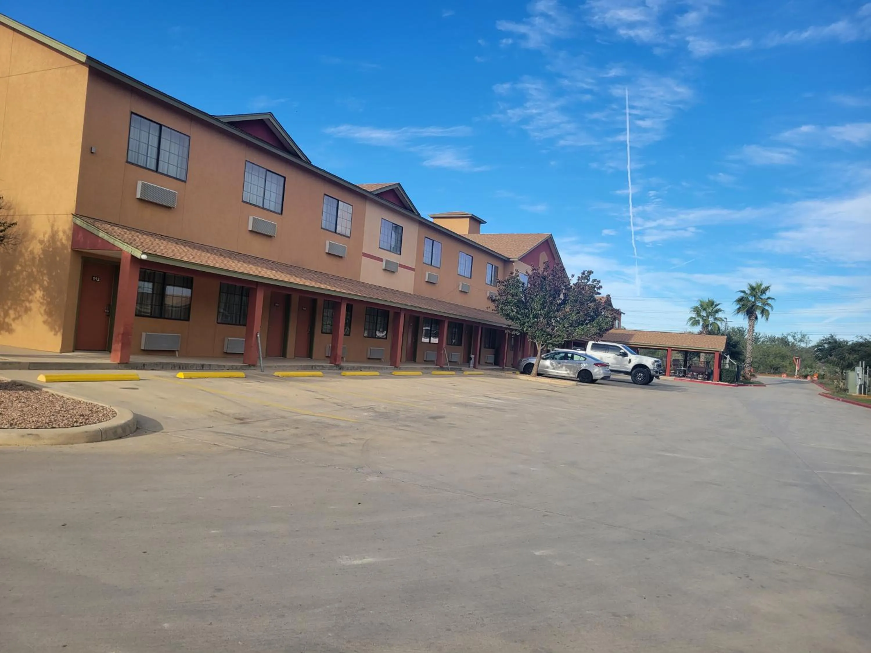 Property building in Cotulla Whitten Inn