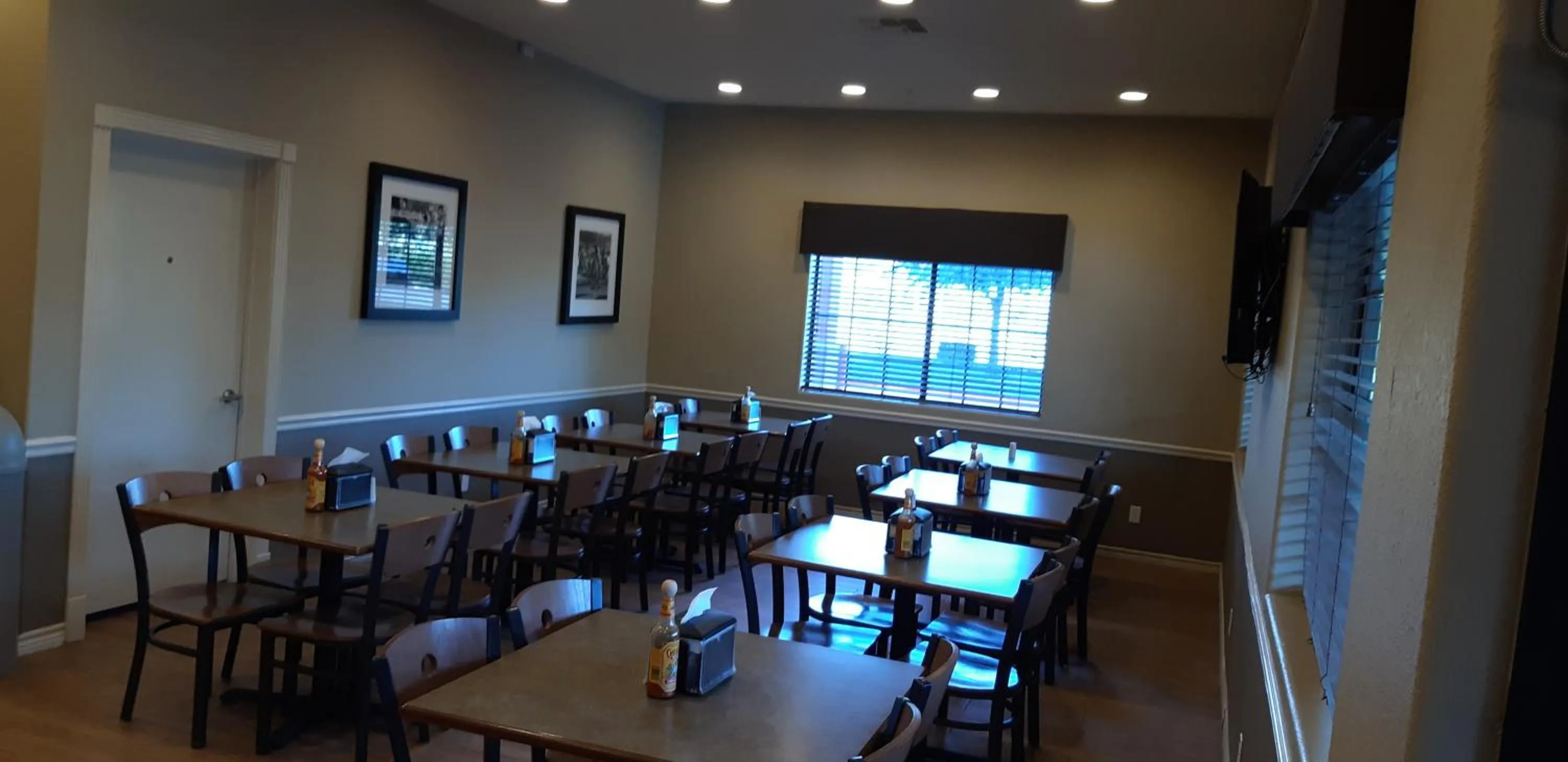 Breakfast in Cotulla Whitten Inn