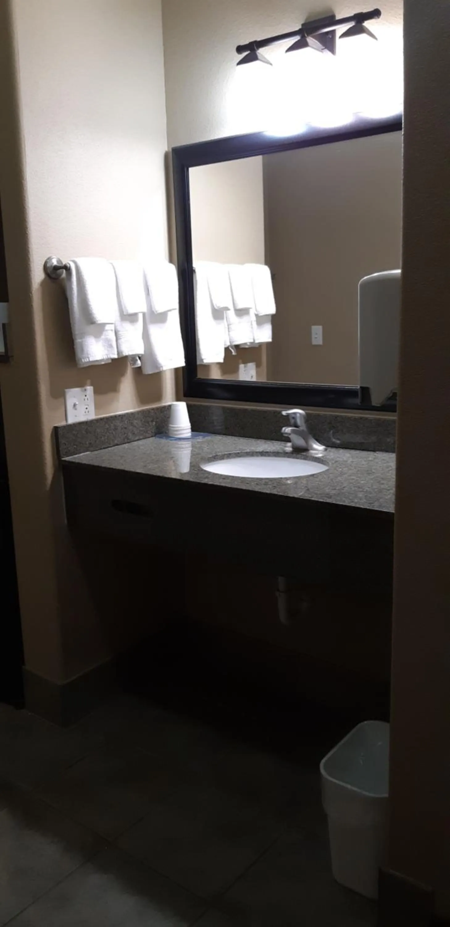 Bathroom in Cotulla Whitten Inn