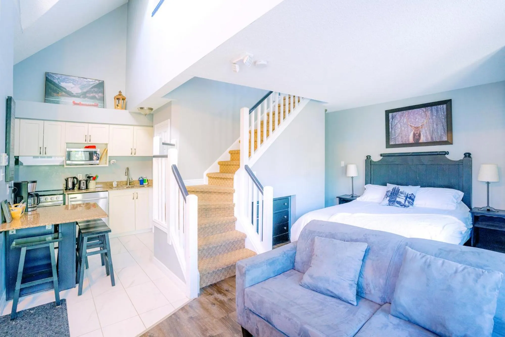 Bed in Gorgeous Loft in the Heart of Blue Mountain