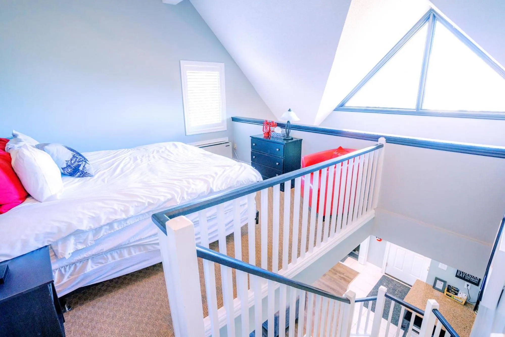 Bed in Gorgeous Loft in the Heart of Blue Mountain