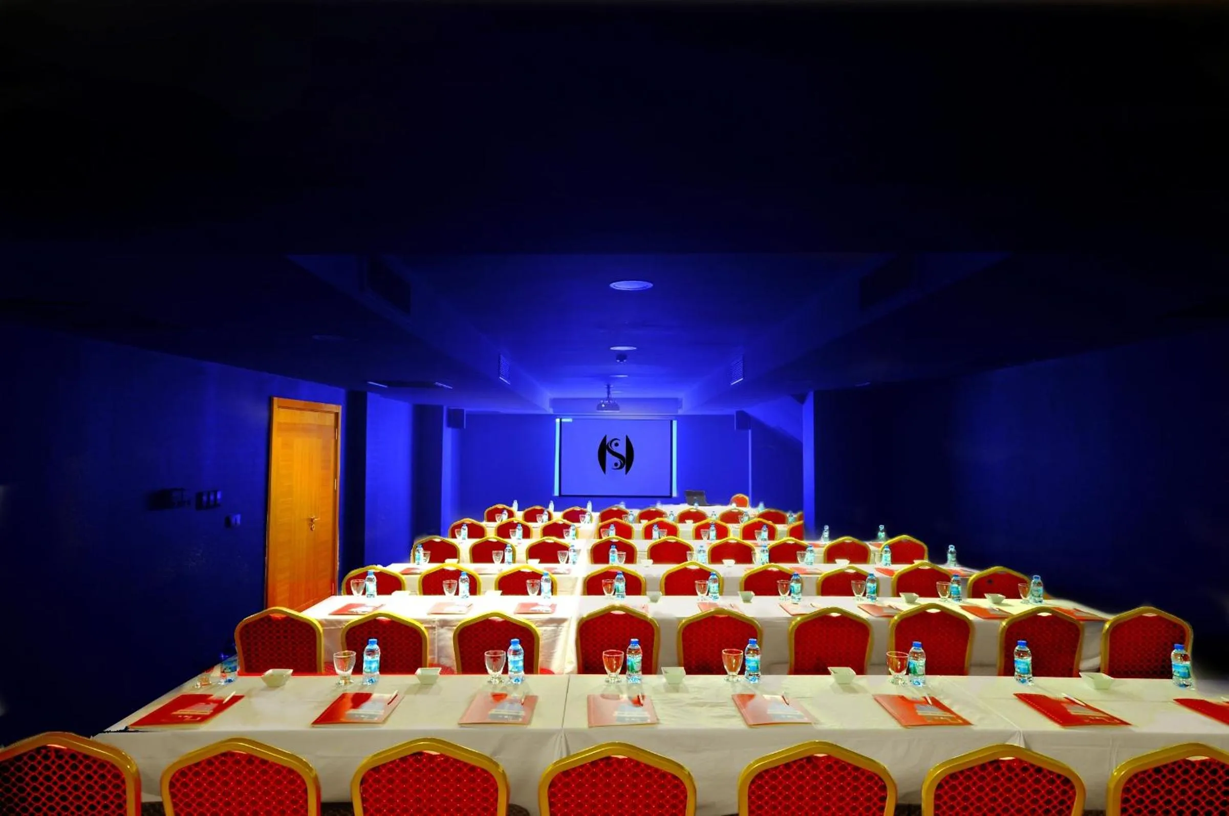 Business facilities, Bed in Starton Hotel