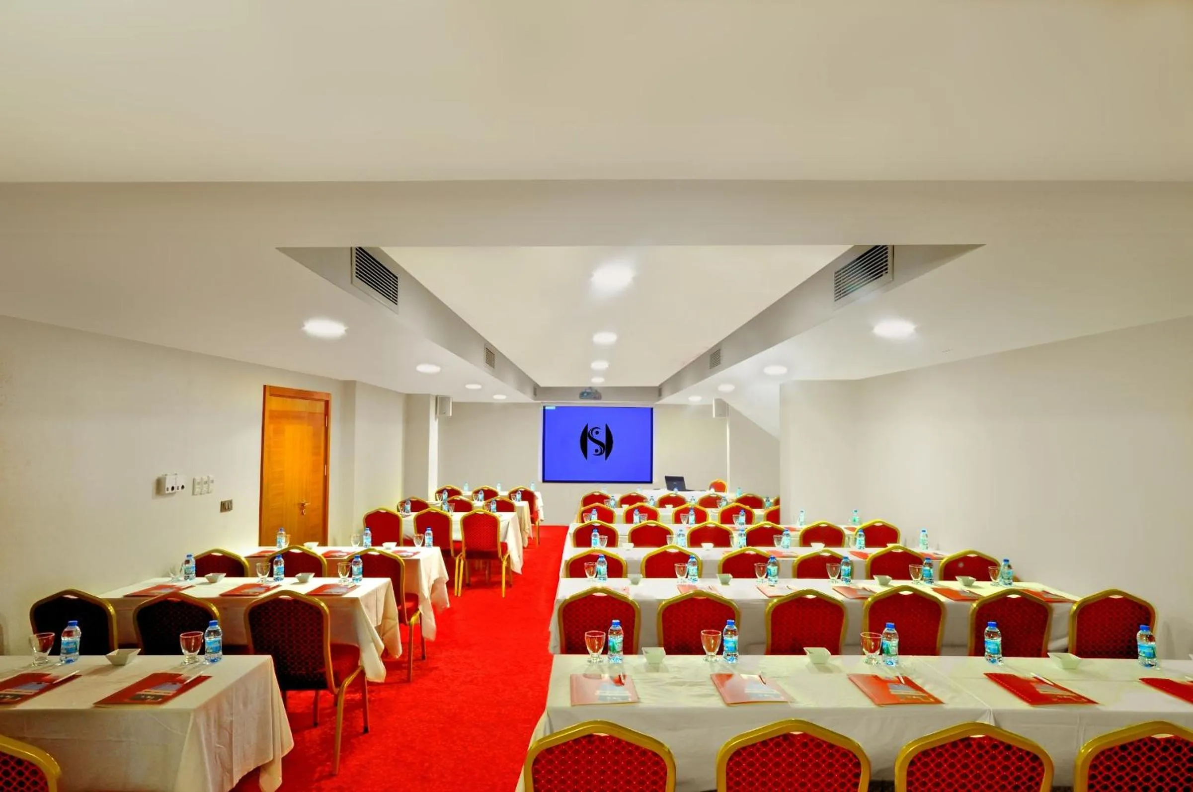 Business facilities in Starton Hotel