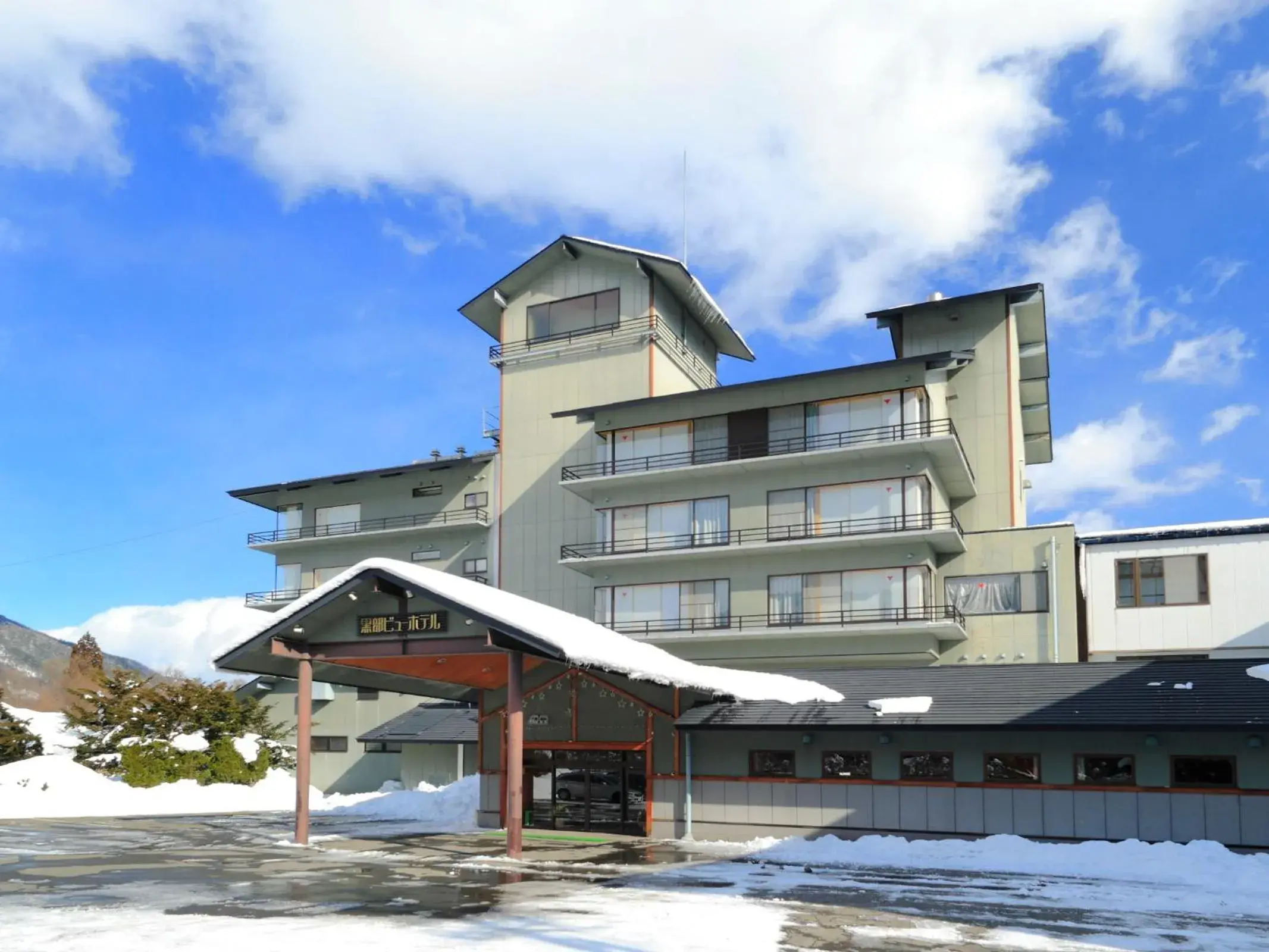 Facade/entrance in Kurobe View Hotel Facade/entrance in Kurobe View Hotel