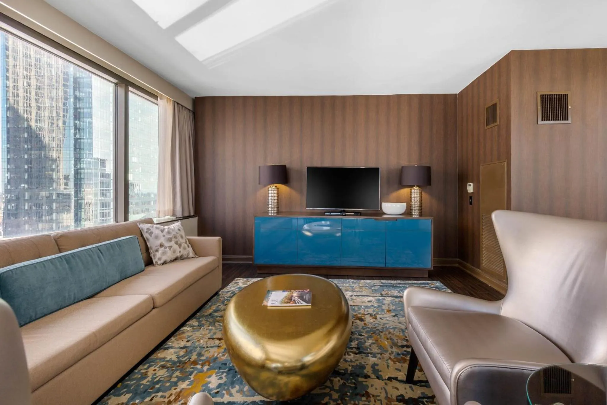 Photo of the whole room in Omni Charlotte Hotel