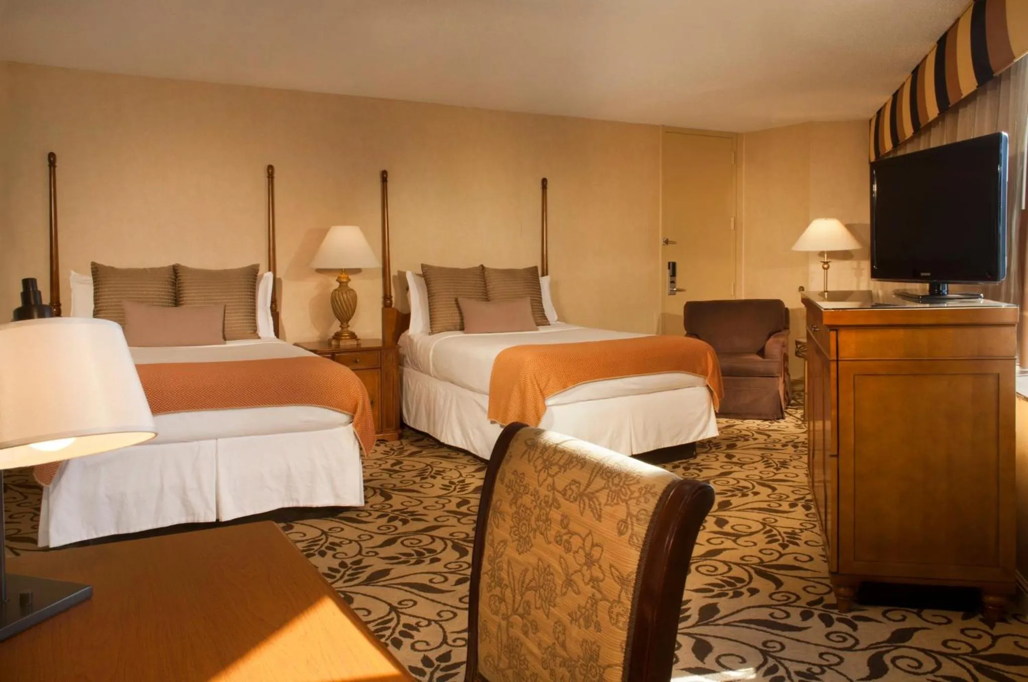 Photo of the whole room, Bed in Omni Charlotte Hotel