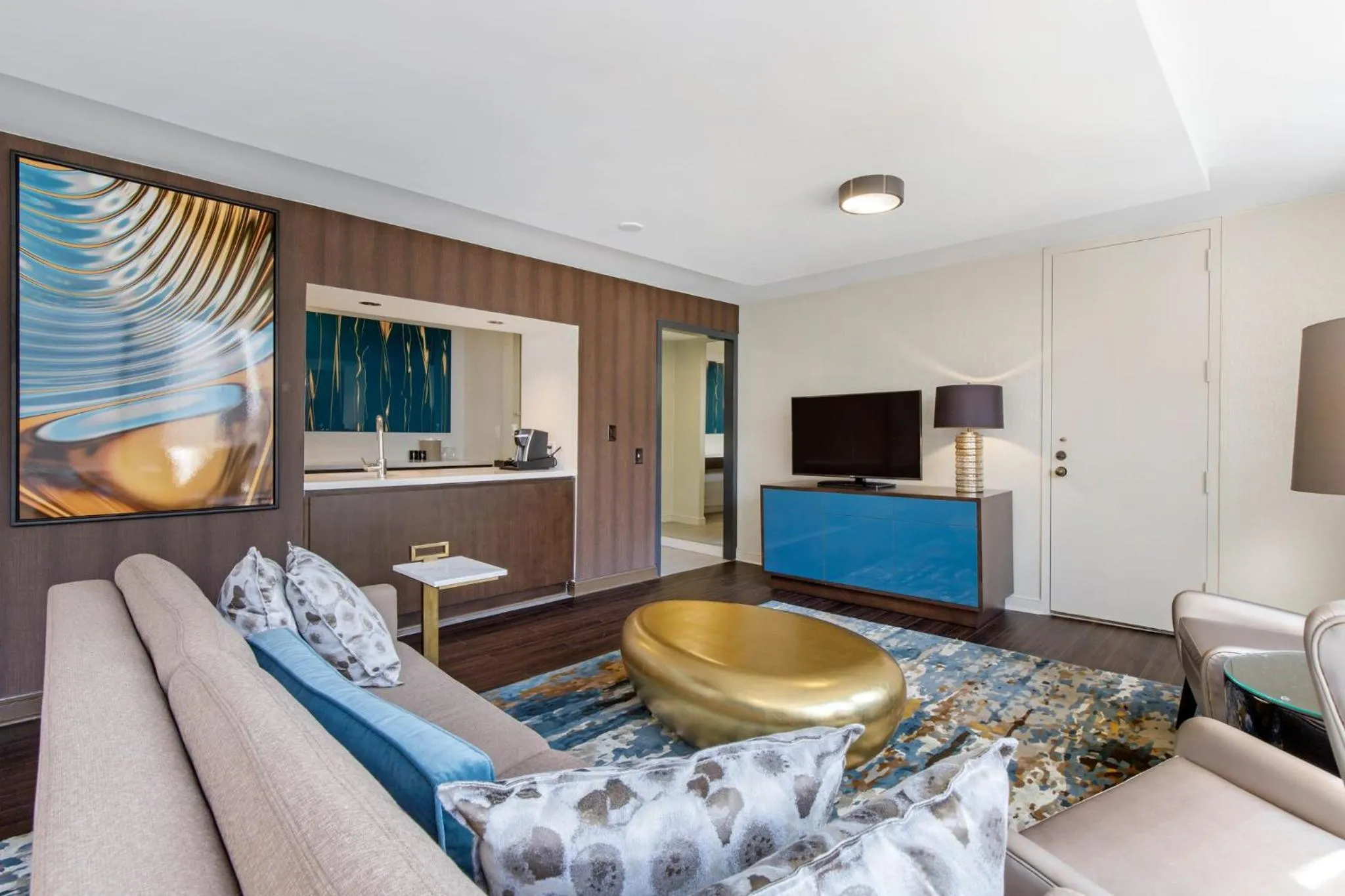 Photo of the whole room in Omni Charlotte Hotel