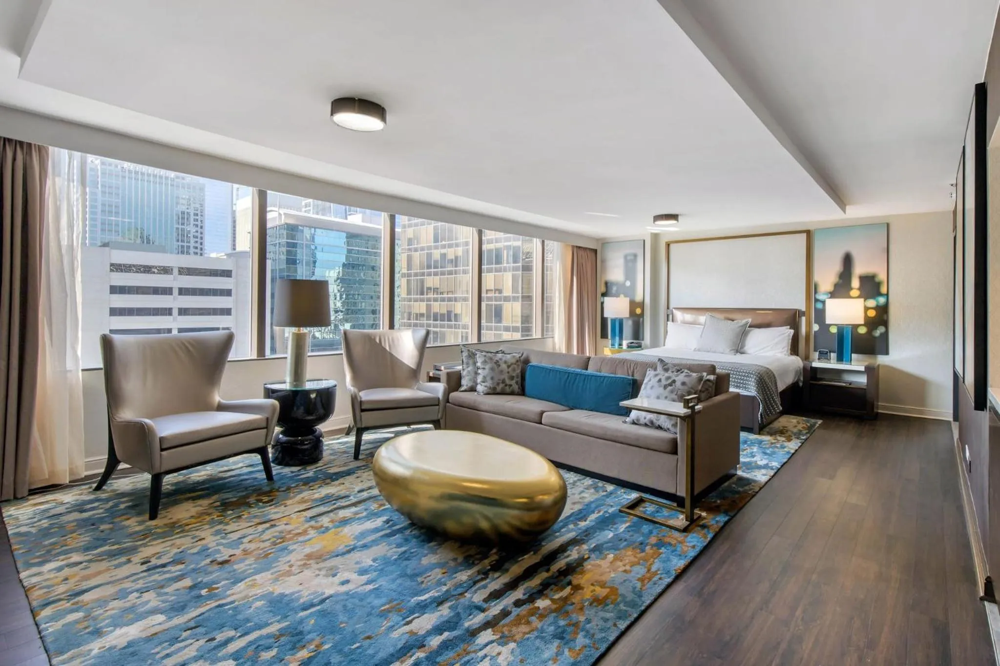 Photo of the whole room, Bed in Omni Charlotte Hotel